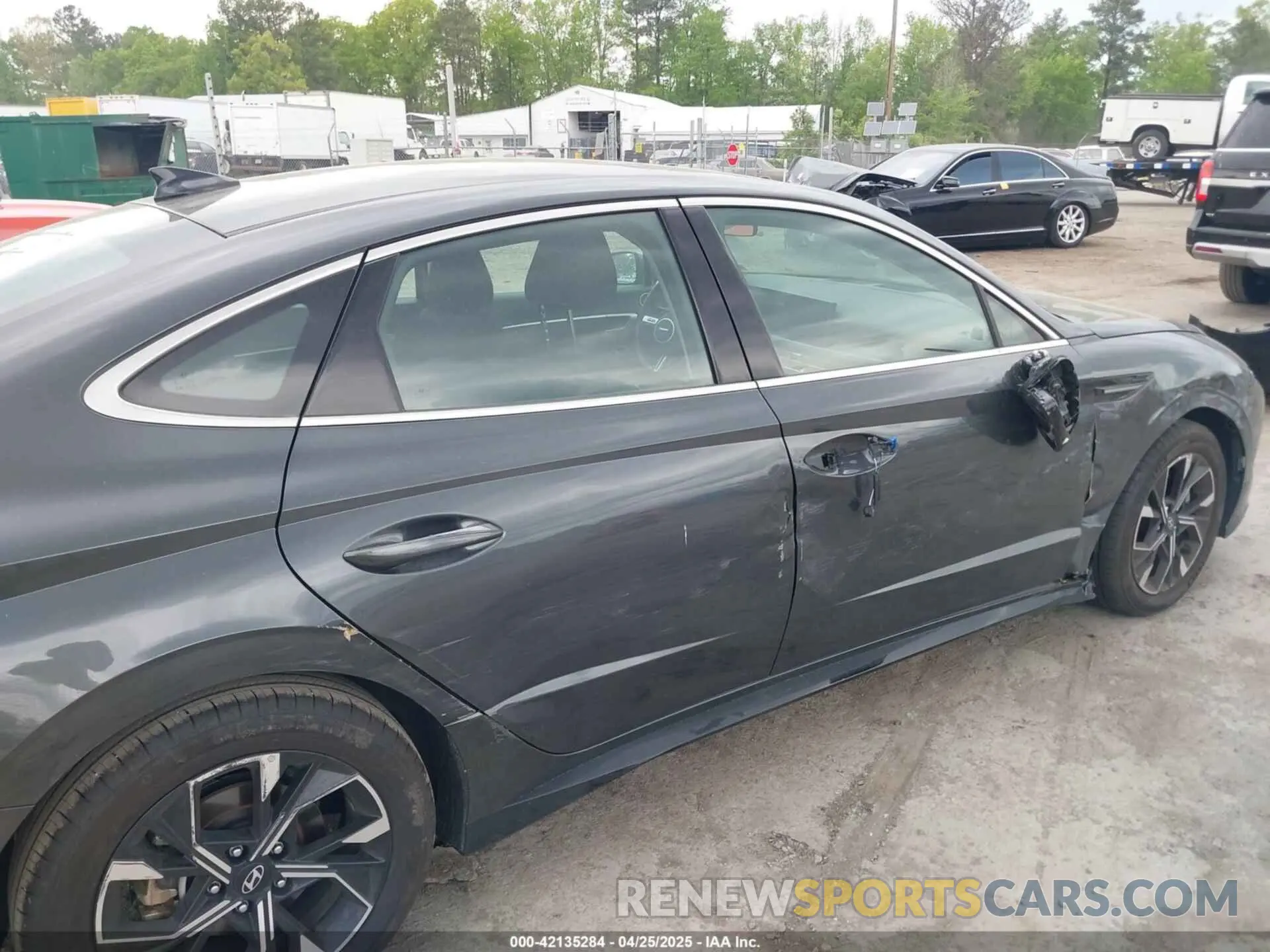 6 Photograph of a damaged car KMHL64JA1SA439825 HYUNDAI SONATA 2025