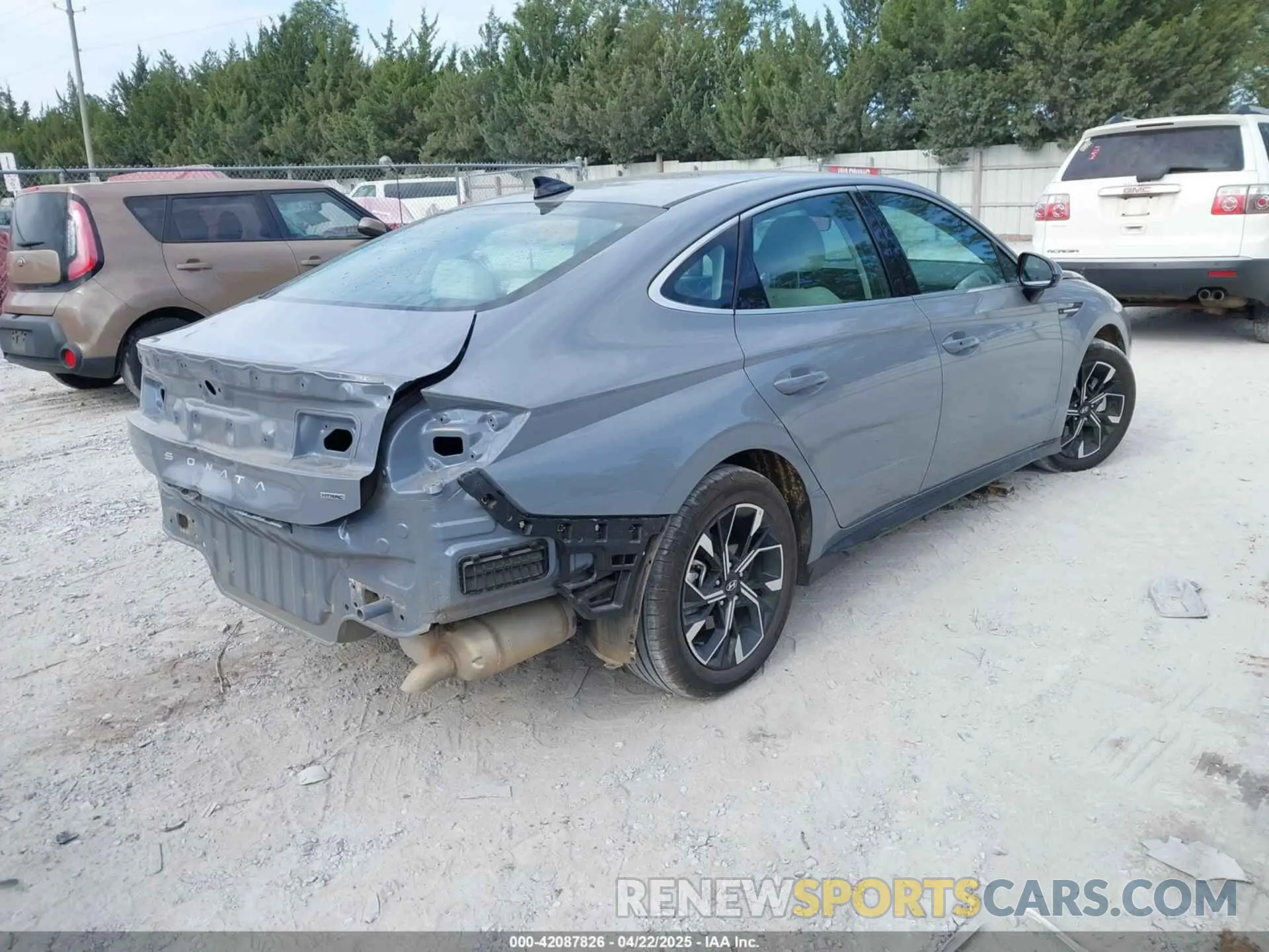 4 Photograph of a damaged car KMHL64JA1SA443289 HYUNDAI SONATA 2025