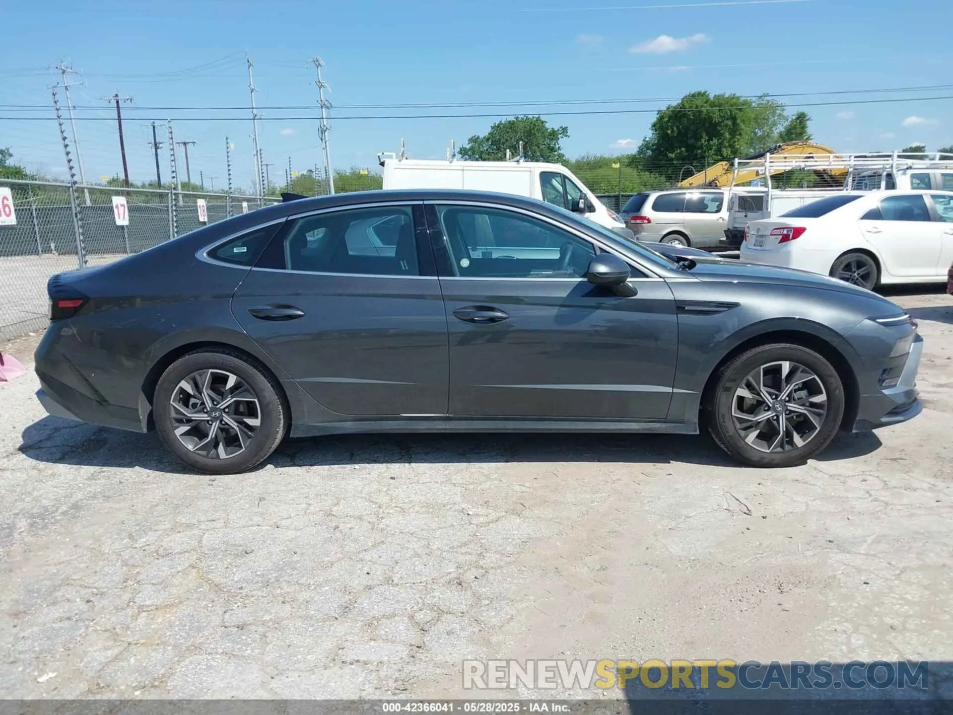 13 Photograph of a damaged car KMHL64JA1SA460707 HYUNDAI SONATA 2025