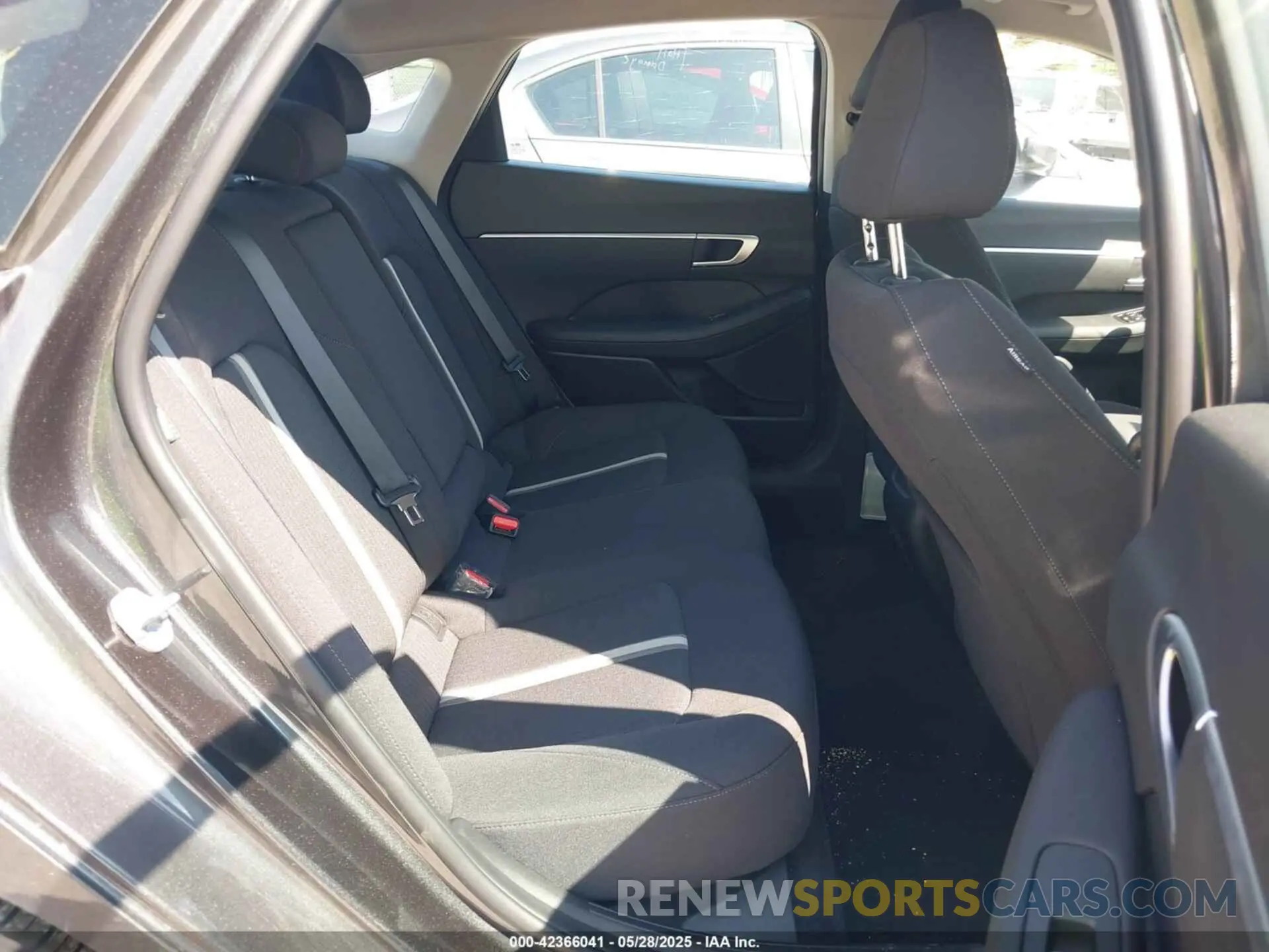 8 Photograph of a damaged car KMHL64JA1SA460707 HYUNDAI SONATA 2025