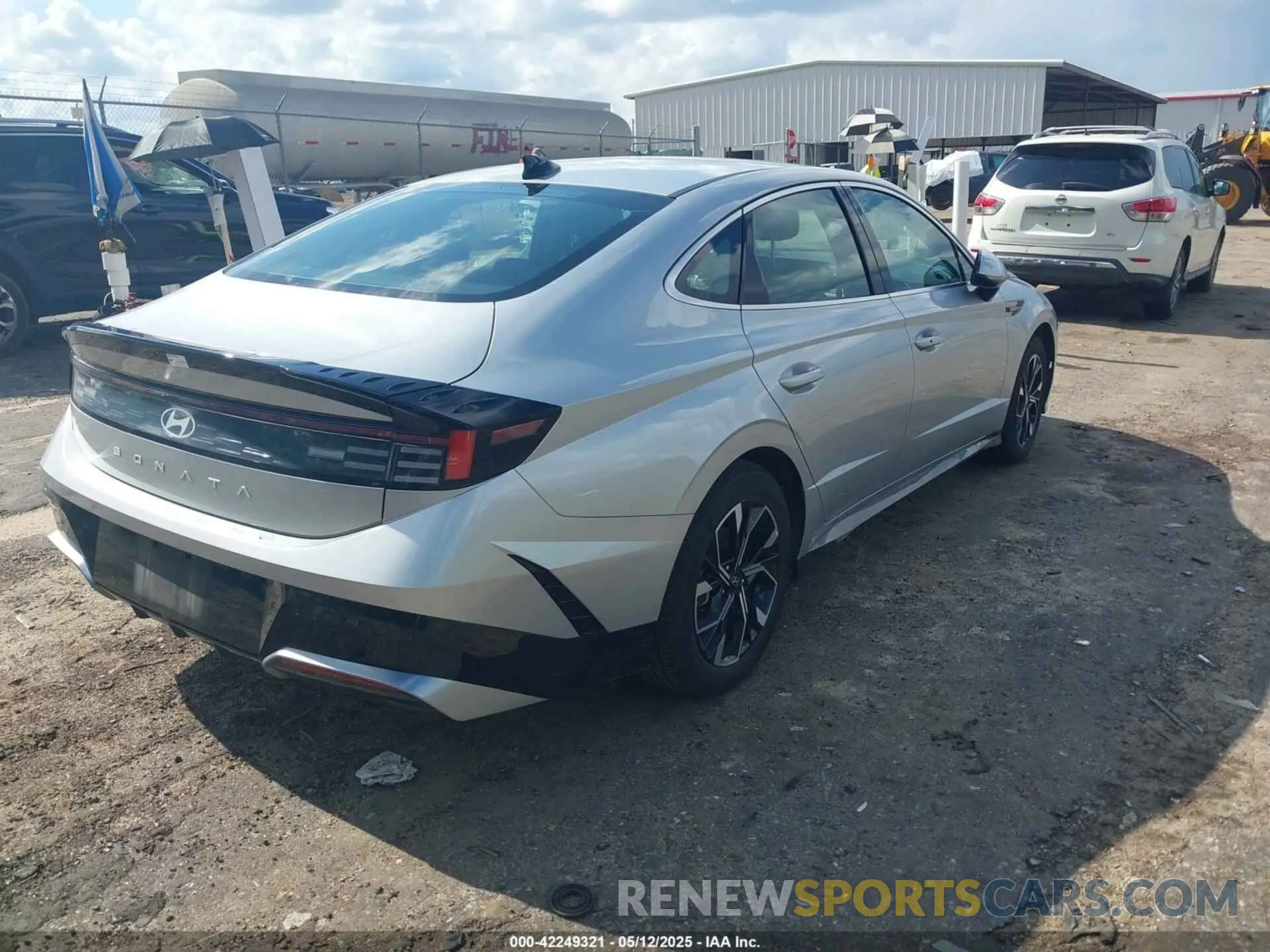4 Photograph of a damaged car KMHL64JA3SA449076 HYUNDAI SONATA 2025
