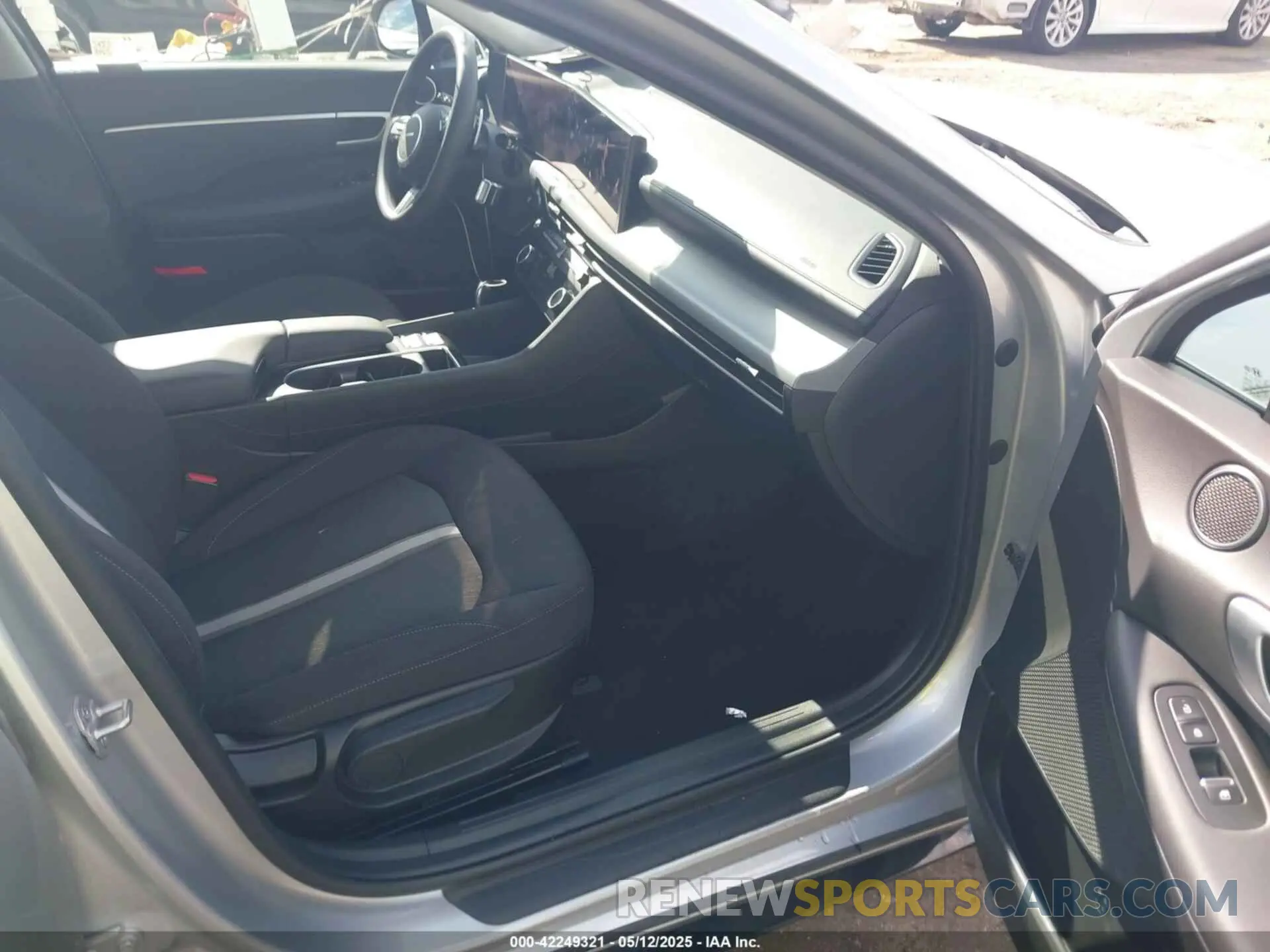5 Photograph of a damaged car KMHL64JA3SA449076 HYUNDAI SONATA 2025