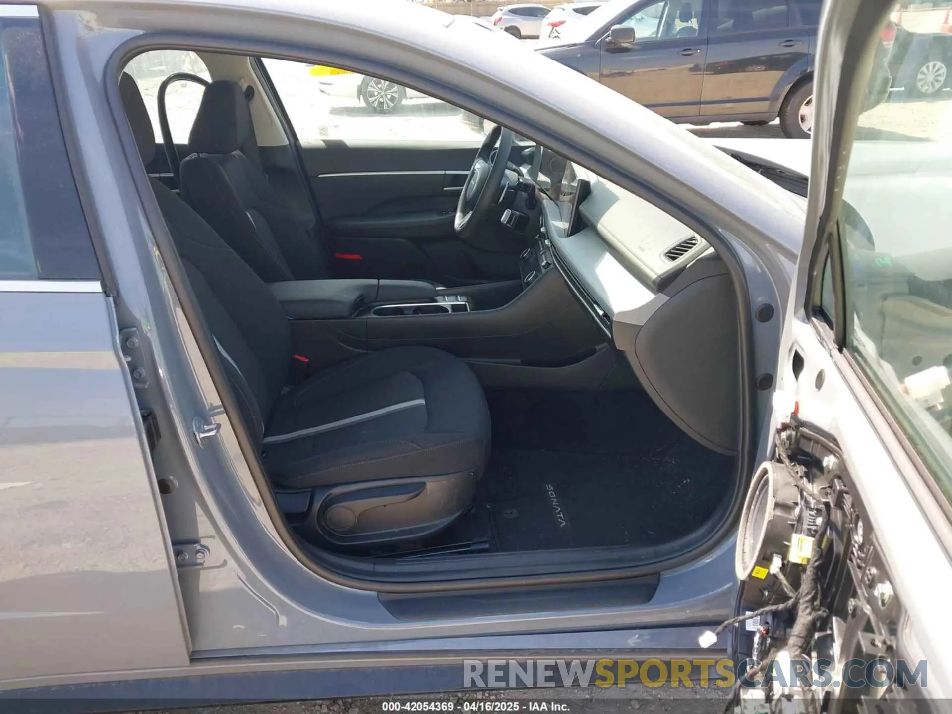 5 Photograph of a damaged car KMHL64JA3SA452818 HYUNDAI SONATA 2025