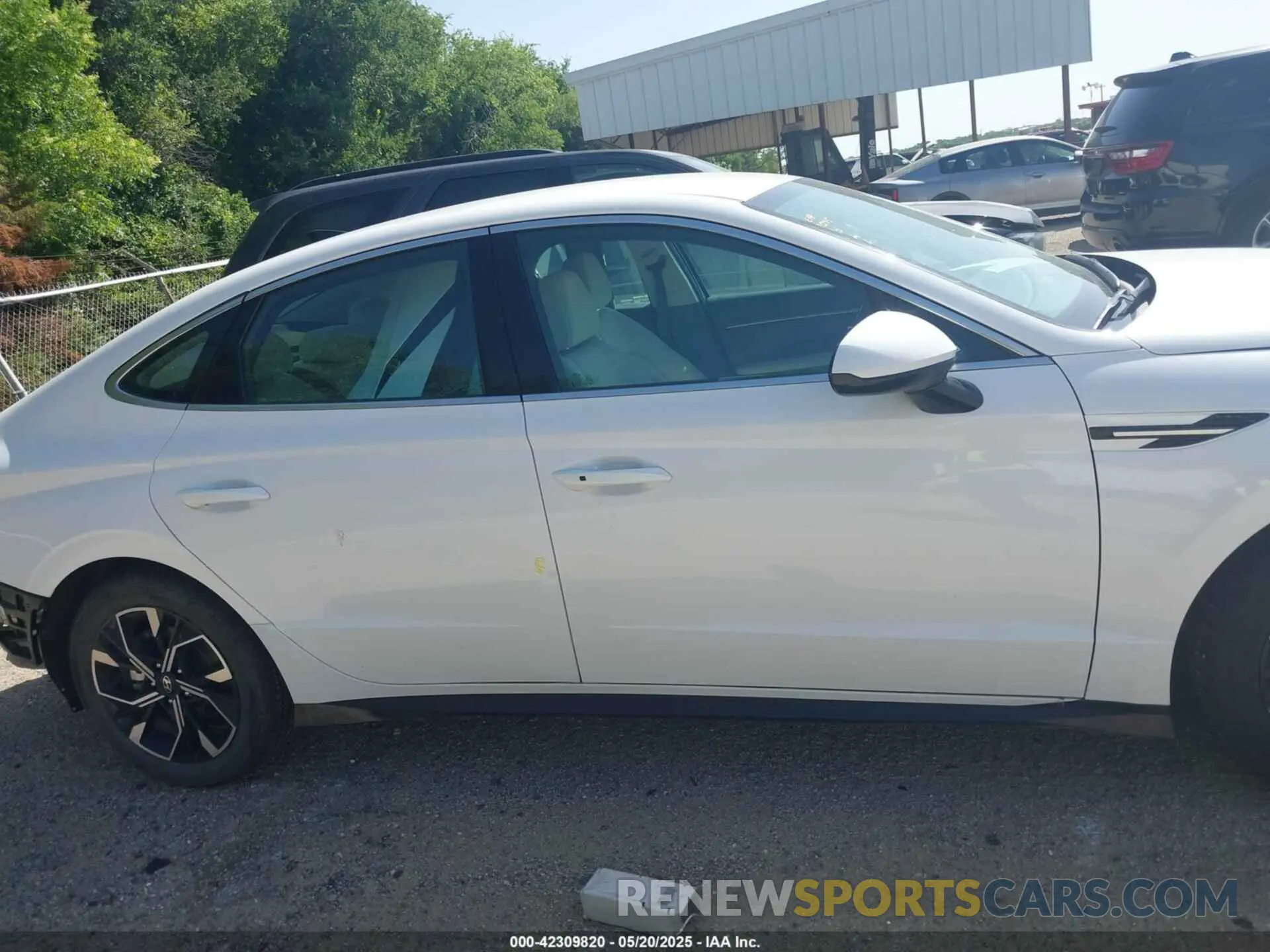13 Photograph of a damaged car KMHL64JA4SA428723 HYUNDAI SONATA 2025