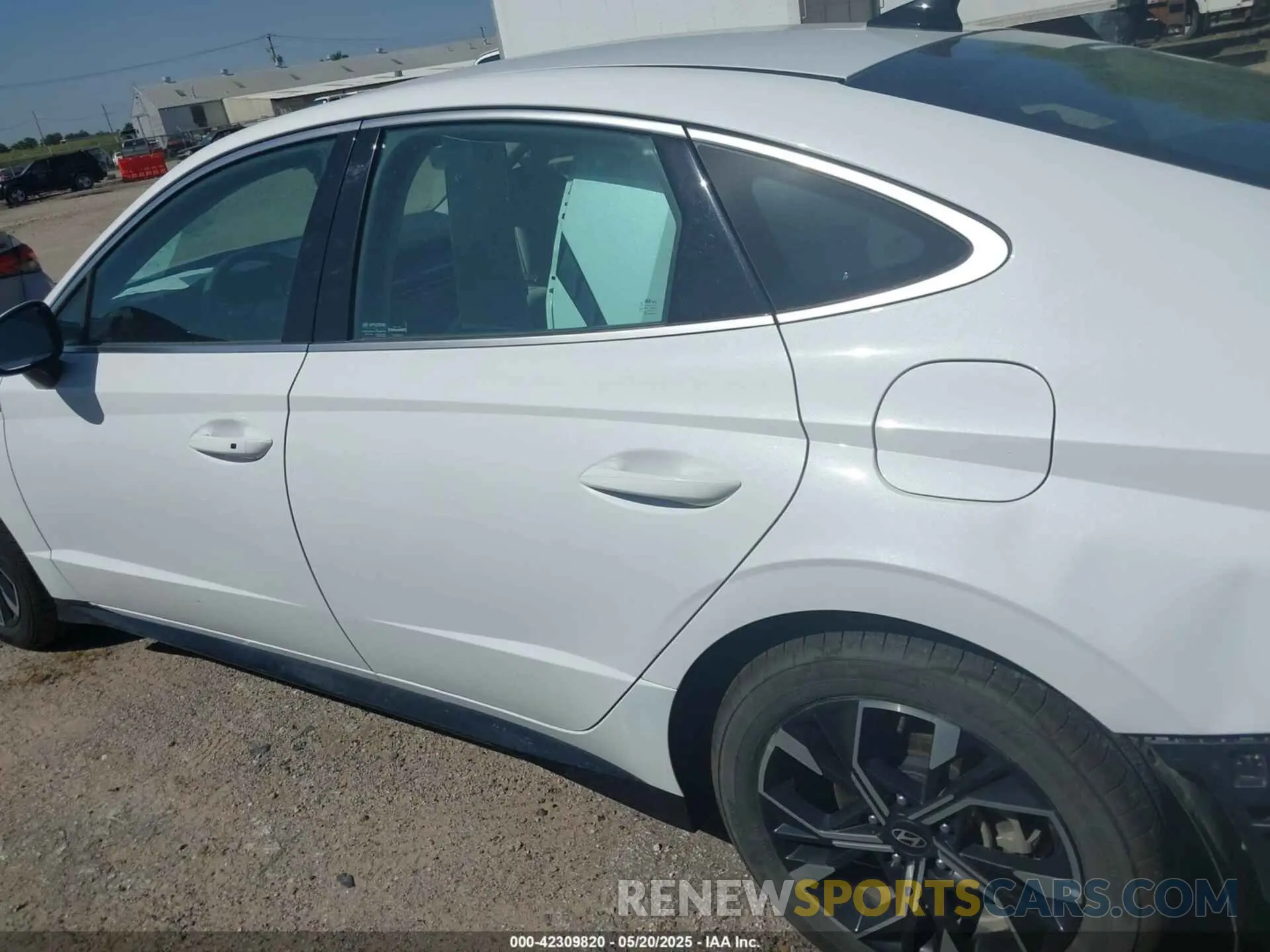 14 Photograph of a damaged car KMHL64JA4SA428723 HYUNDAI SONATA 2025