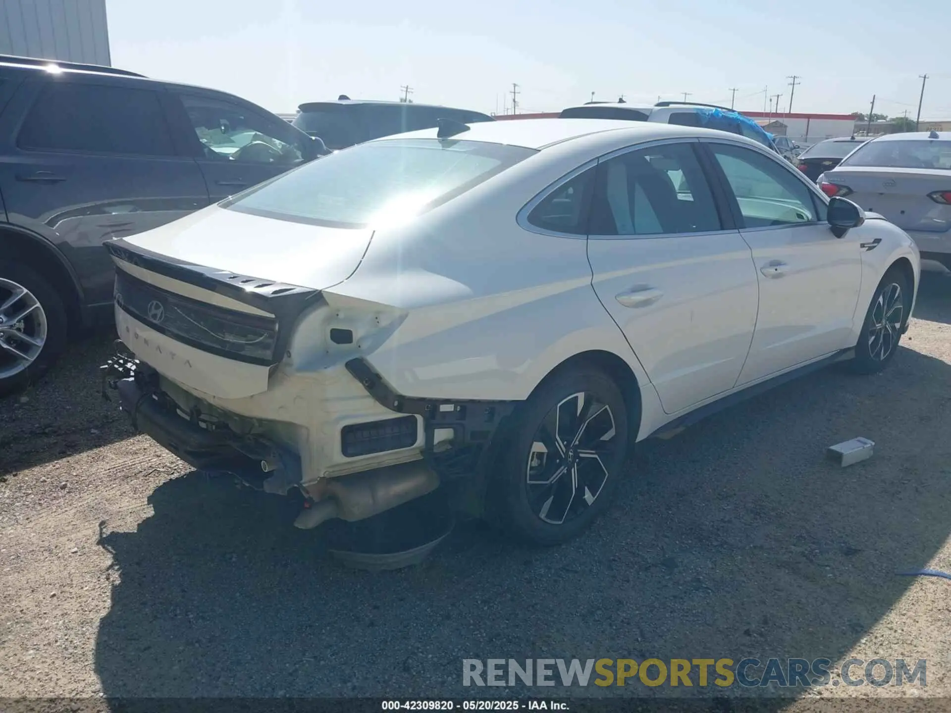 4 Photograph of a damaged car KMHL64JA4SA428723 HYUNDAI SONATA 2025