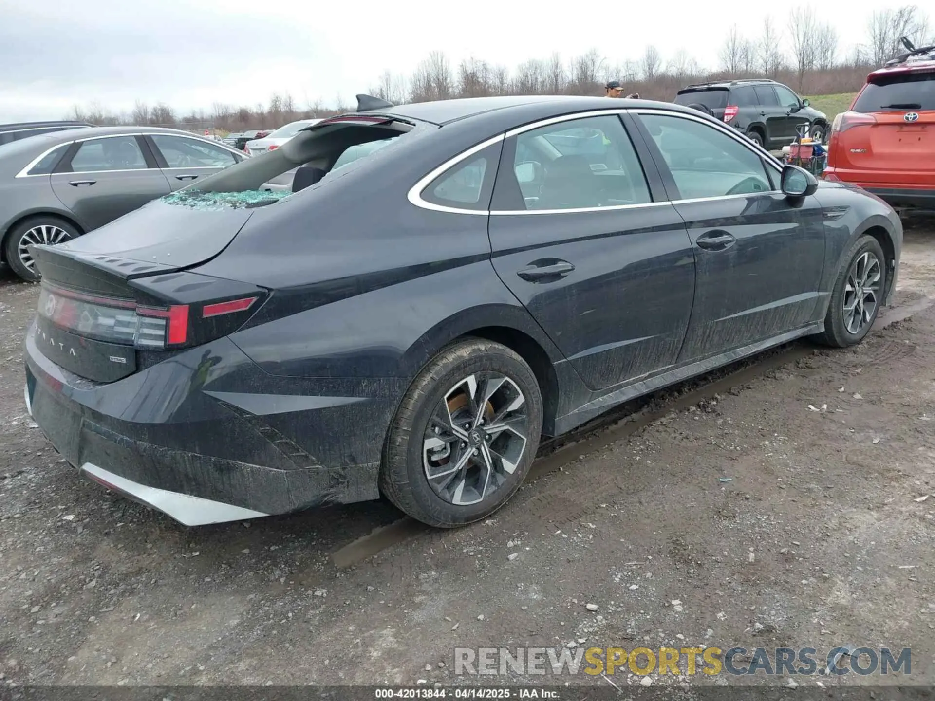 4 Photograph of a damaged car KMHL64JA4SA431699 HYUNDAI SONATA 2025