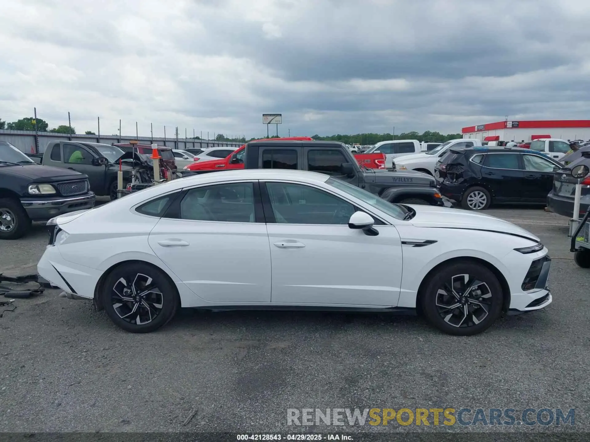 14 Photograph of a damaged car KMHL64JA5SA470043 HYUNDAI SONATA 2025