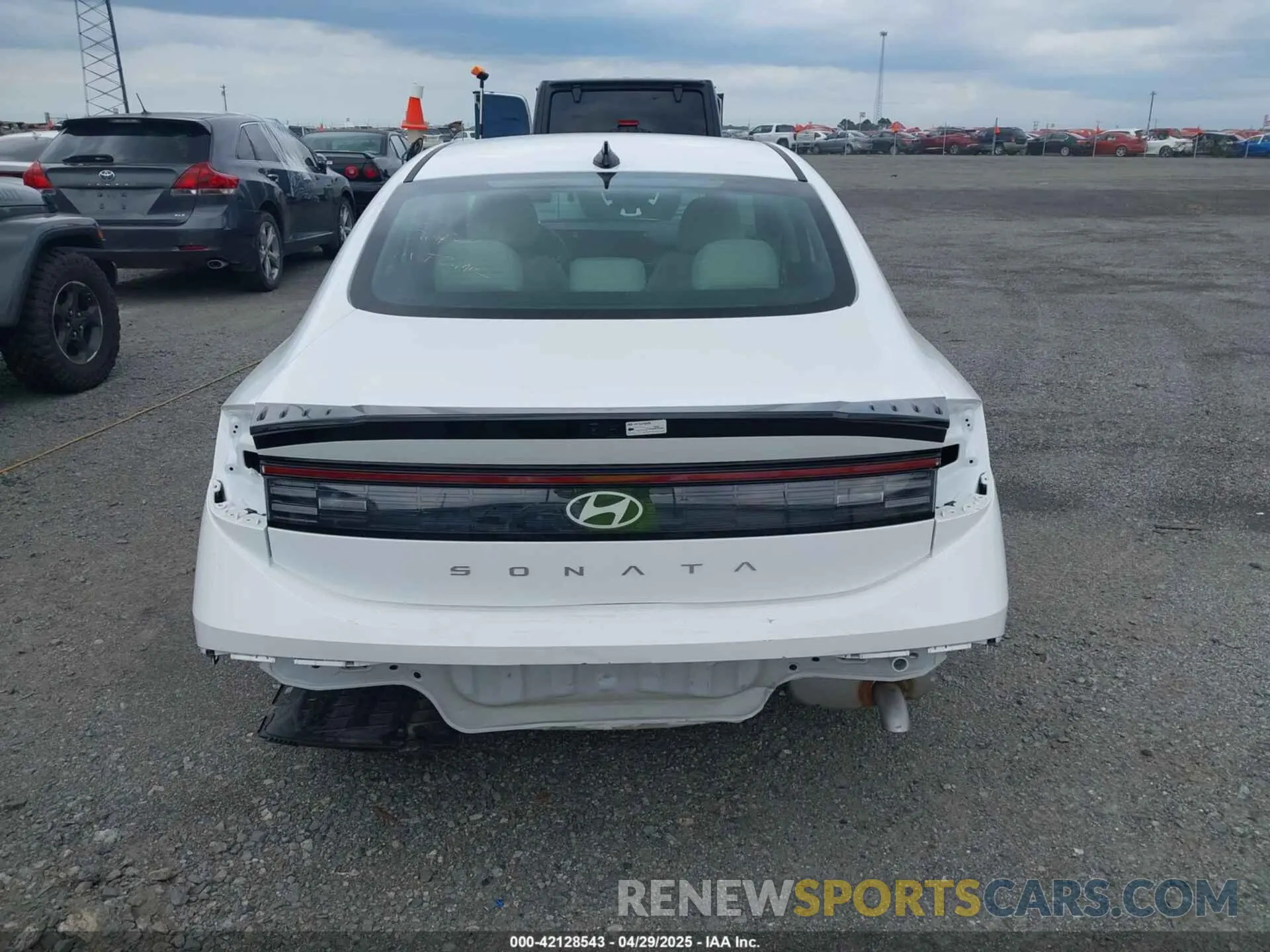 17 Photograph of a damaged car KMHL64JA5SA470043 HYUNDAI SONATA 2025