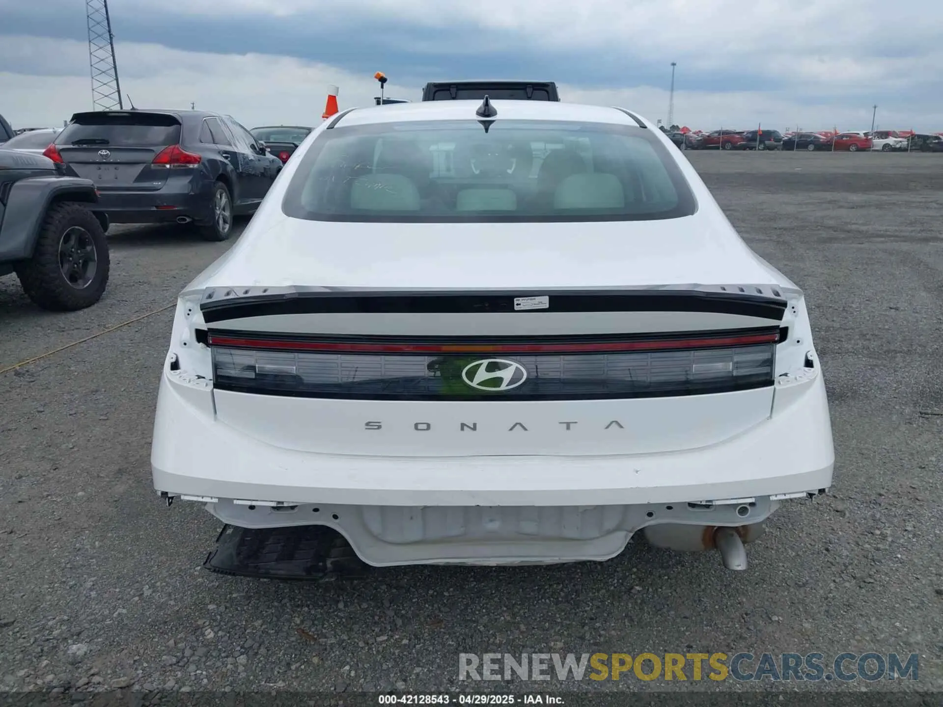 6 Photograph of a damaged car KMHL64JA5SA470043 HYUNDAI SONATA 2025