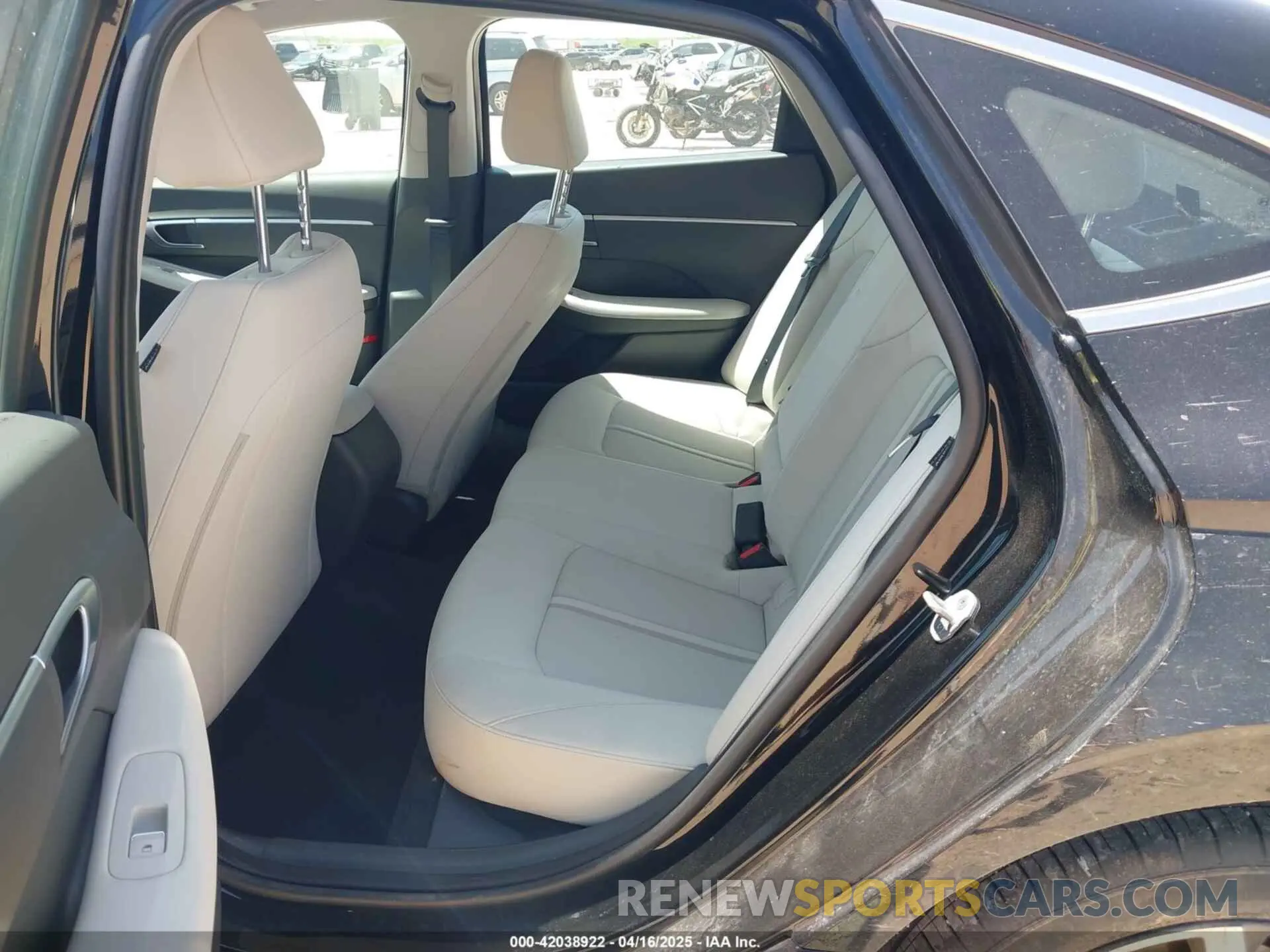 8 Photograph of a damaged car KMHL64JA6SA437746 HYUNDAI SONATA 2025