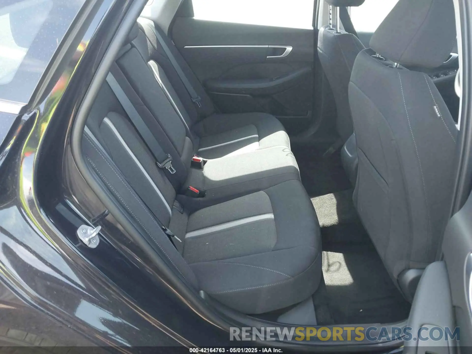 8 Photograph of a damaged car KMHL64JA8SA430698 HYUNDAI SONATA 2025