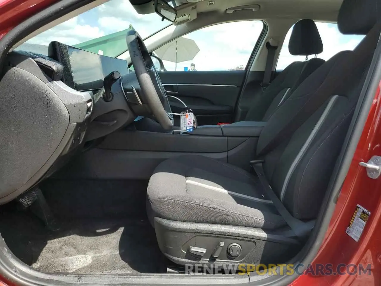 7 Photograph of a damaged car KMHL64JA8SA446898 HYUNDAI SONATA 2025