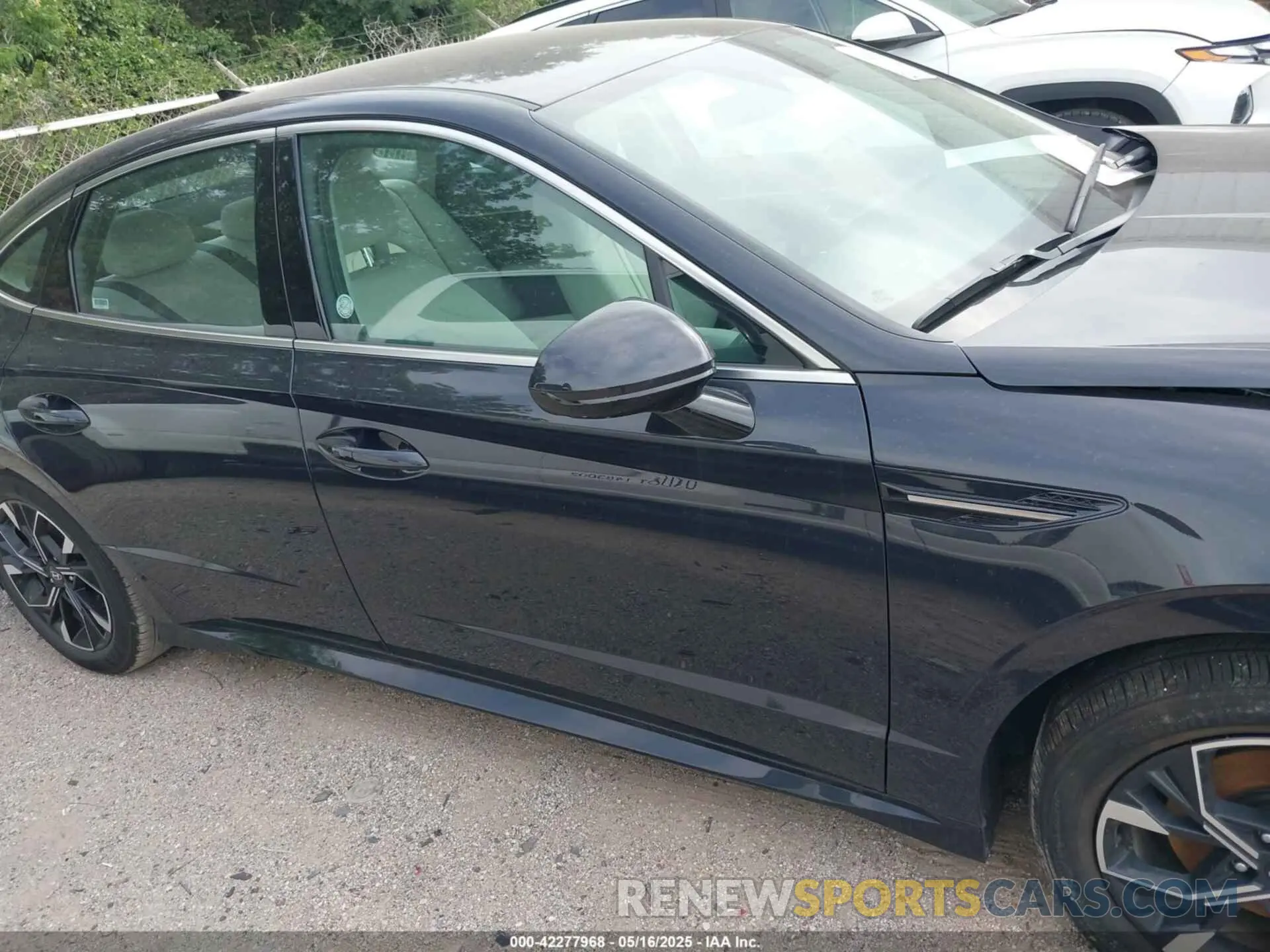 13 Photograph of a damaged car KMHL64JA8SA460753 HYUNDAI SONATA 2025