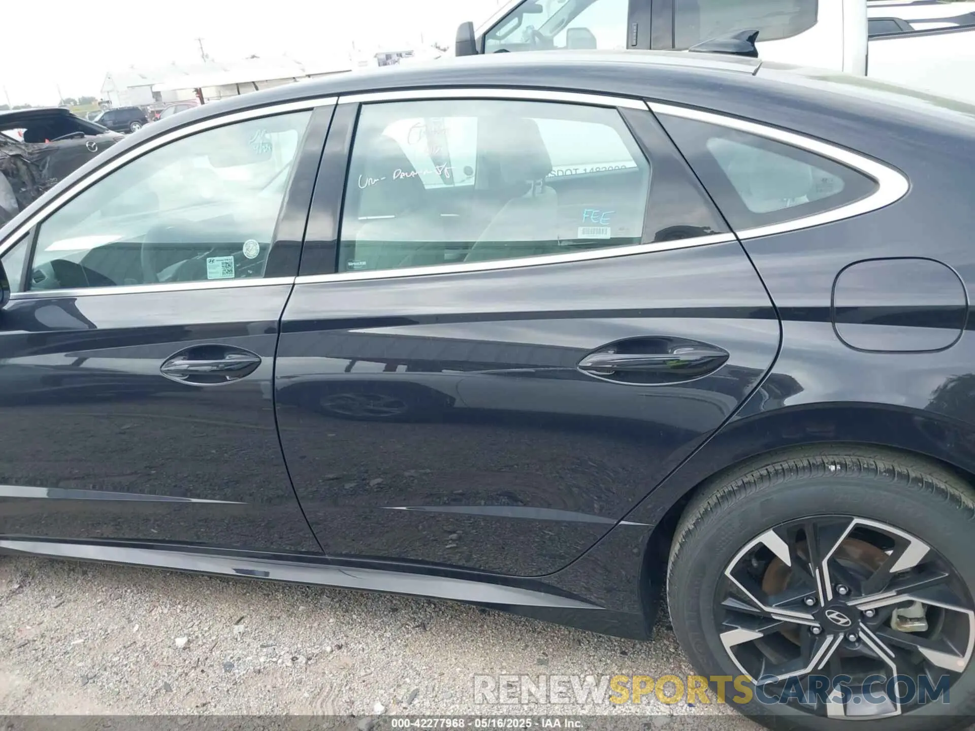14 Photograph of a damaged car KMHL64JA8SA460753 HYUNDAI SONATA 2025