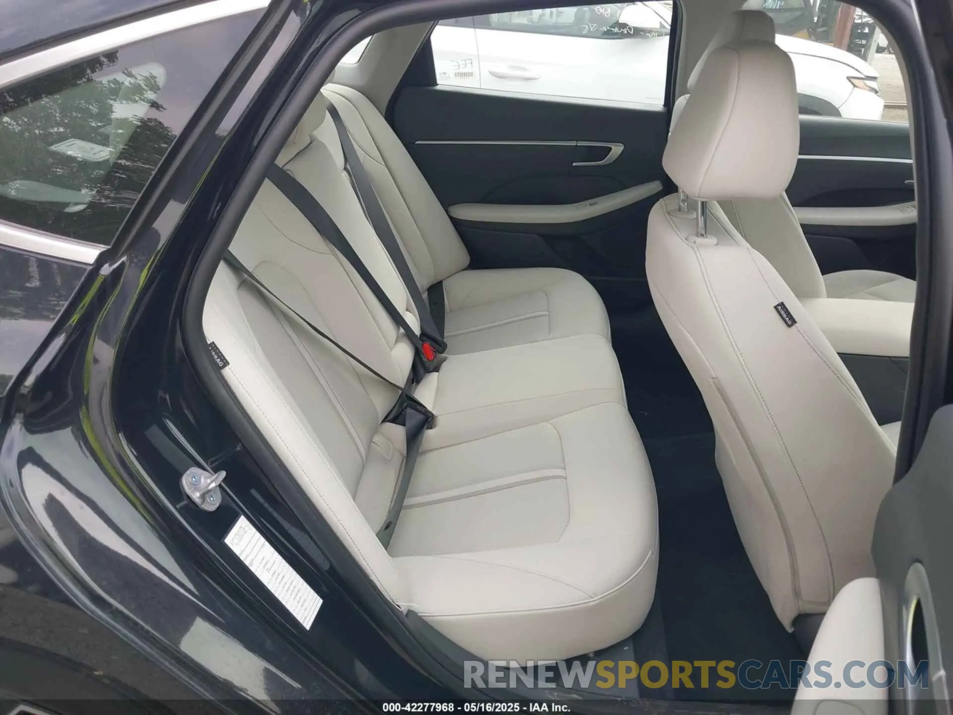 8 Photograph of a damaged car KMHL64JA8SA460753 HYUNDAI SONATA 2025