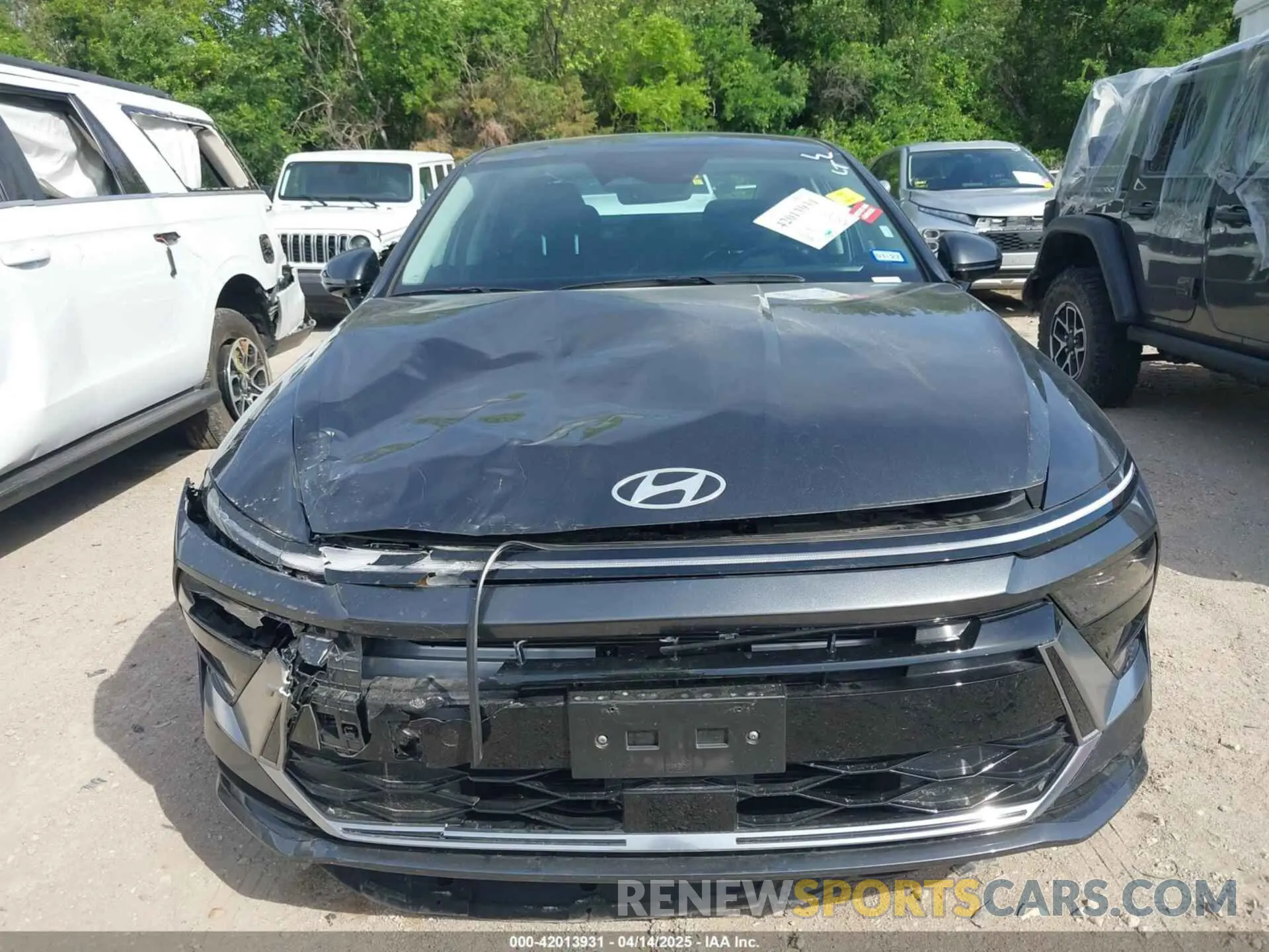 12 Photograph of a damaged car KMHL64JA8SA471610 HYUNDAI SONATA 2025