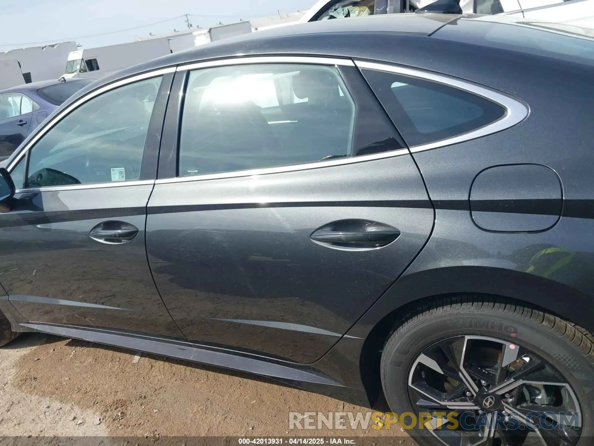 14 Photograph of a damaged car KMHL64JA8SA471610 HYUNDAI SONATA 2025