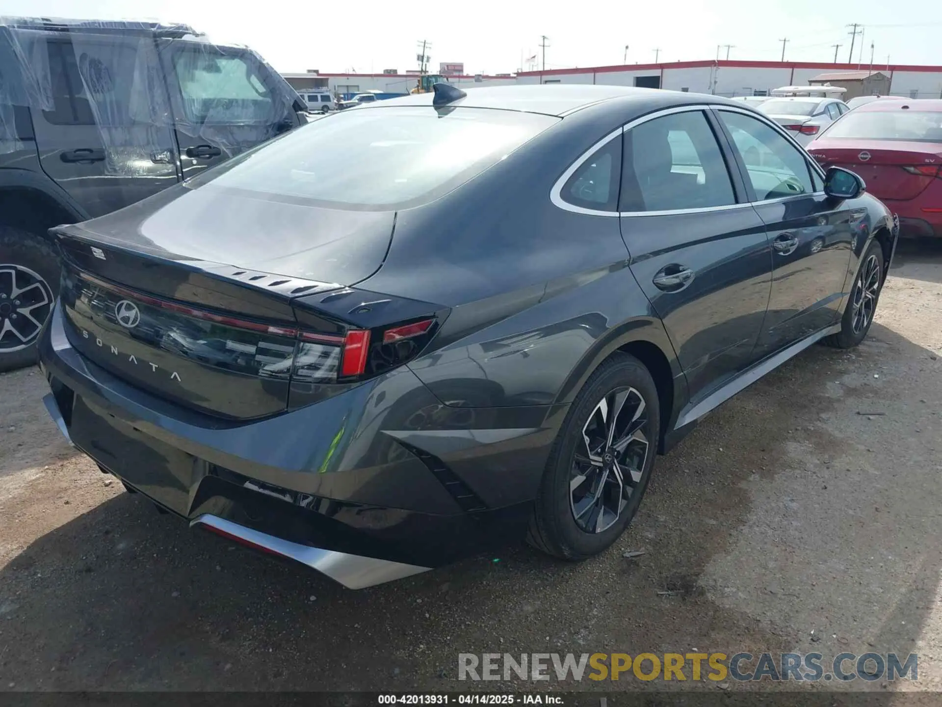 4 Photograph of a damaged car KMHL64JA8SA471610 HYUNDAI SONATA 2025