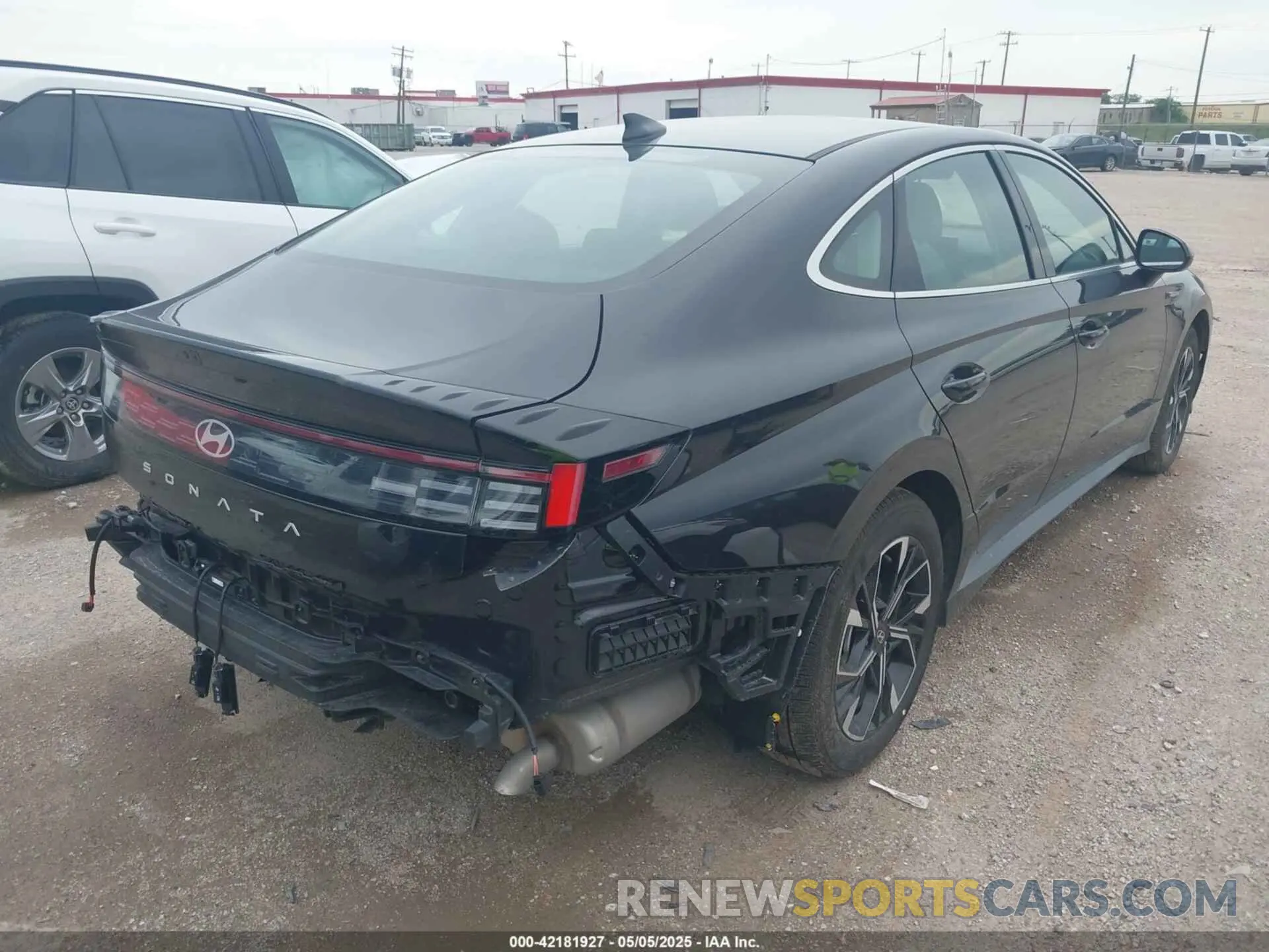4 Photograph of a damaged car KMHL64JA9SA463449 HYUNDAI SONATA 2025