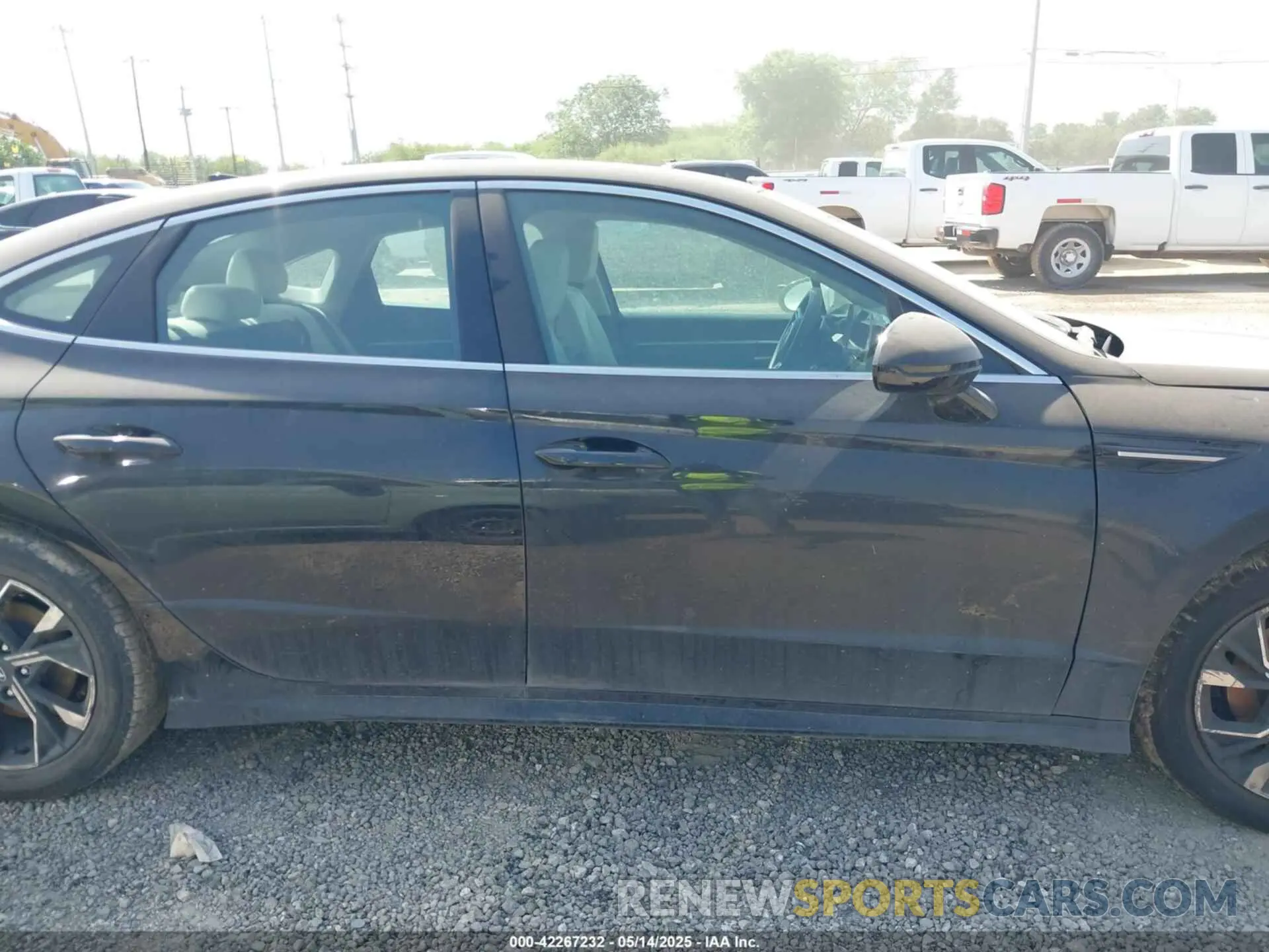 13 Photograph of a damaged car KMHL64JAXSA437748 HYUNDAI SONATA 2025