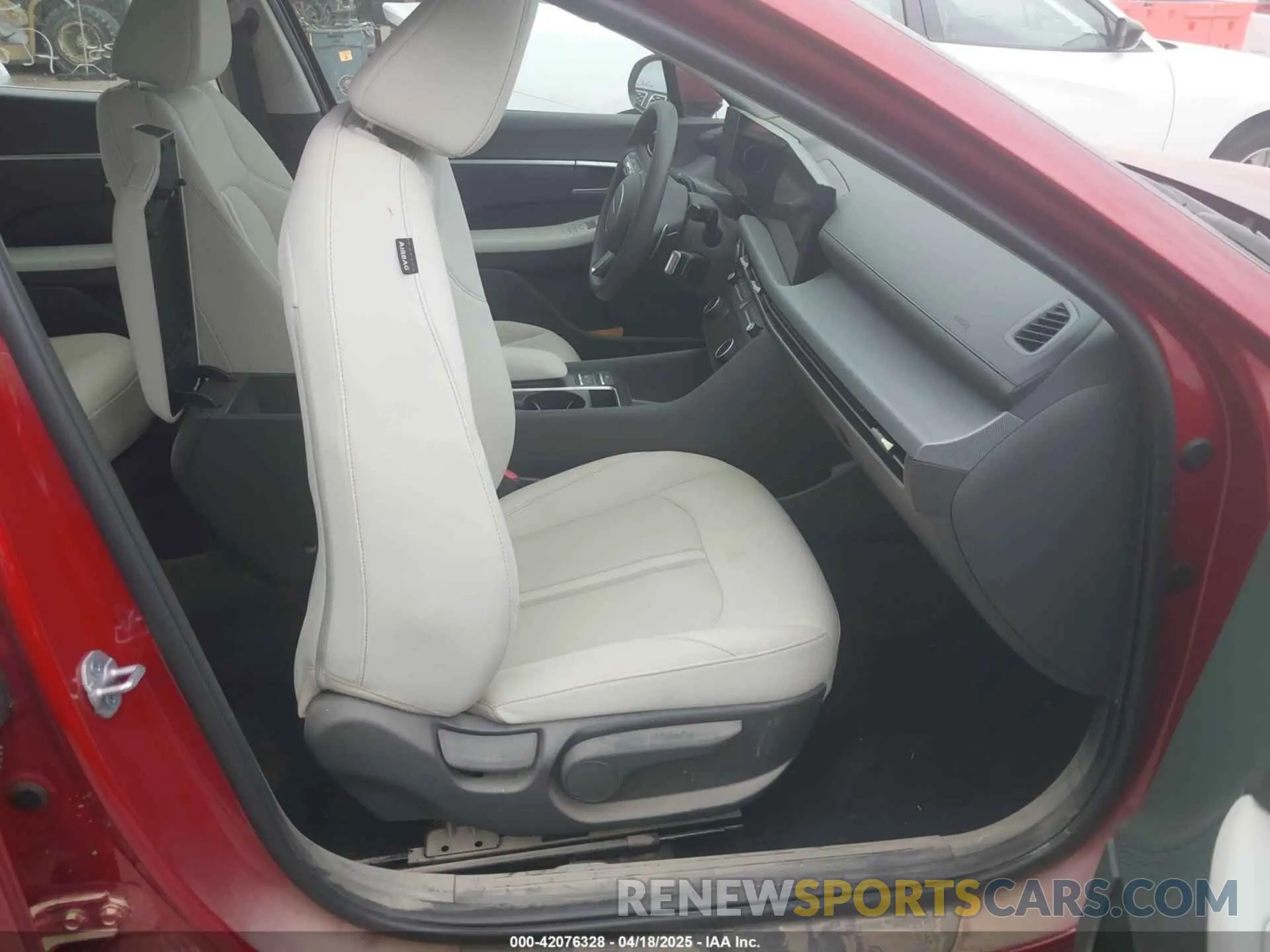 5 Photograph of a damaged car KMHL64JAXSA451715 HYUNDAI SONATA 2025