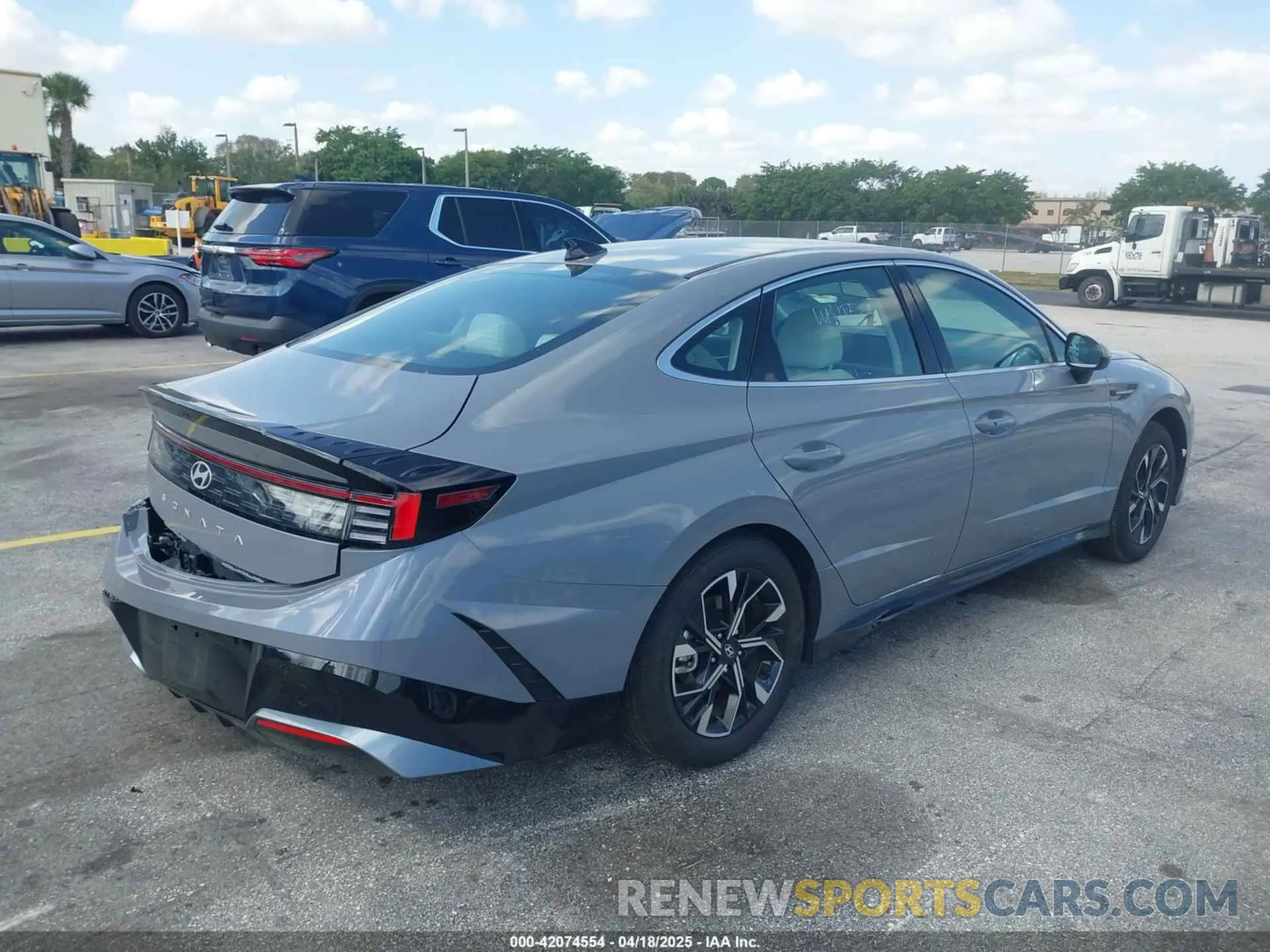 4 Photograph of a damaged car KMHL64JAXSA452394 HYUNDAI SONATA 2025