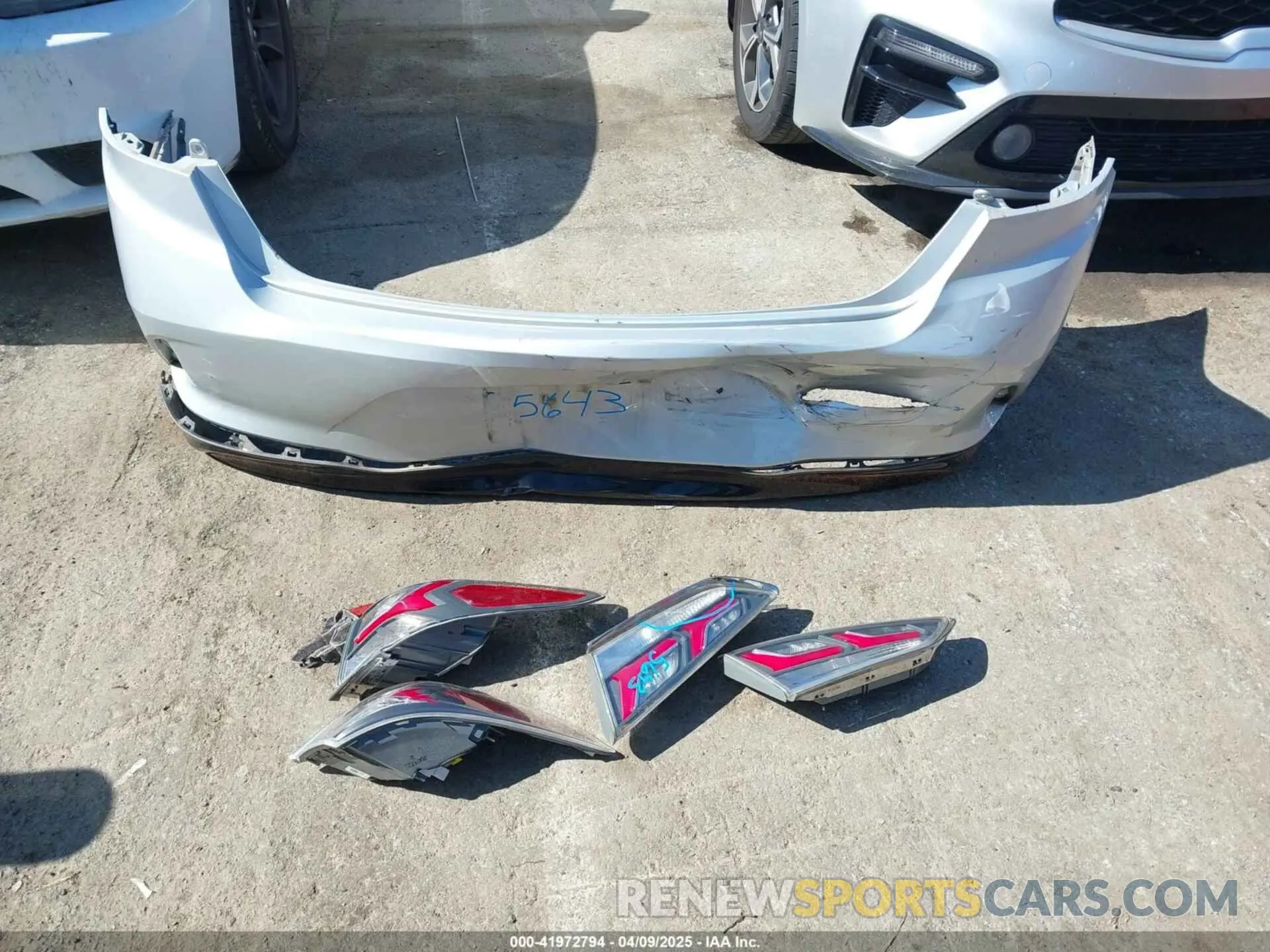 12 Photograph of a damaged car KMHE34L32KA090514 HYUNDAI SONATA HYBRID 2019
