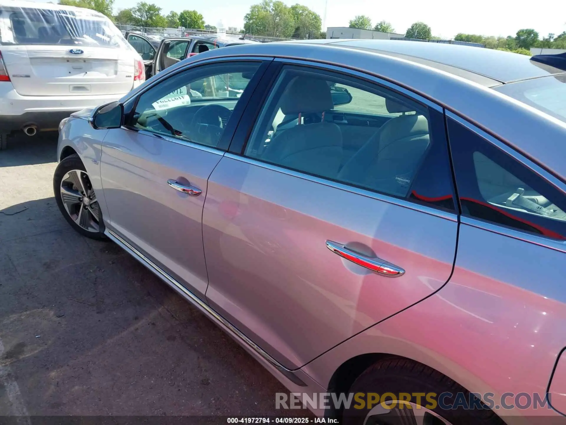 15 Photograph of a damaged car KMHE34L32KA090514 HYUNDAI SONATA HYBRID 2019