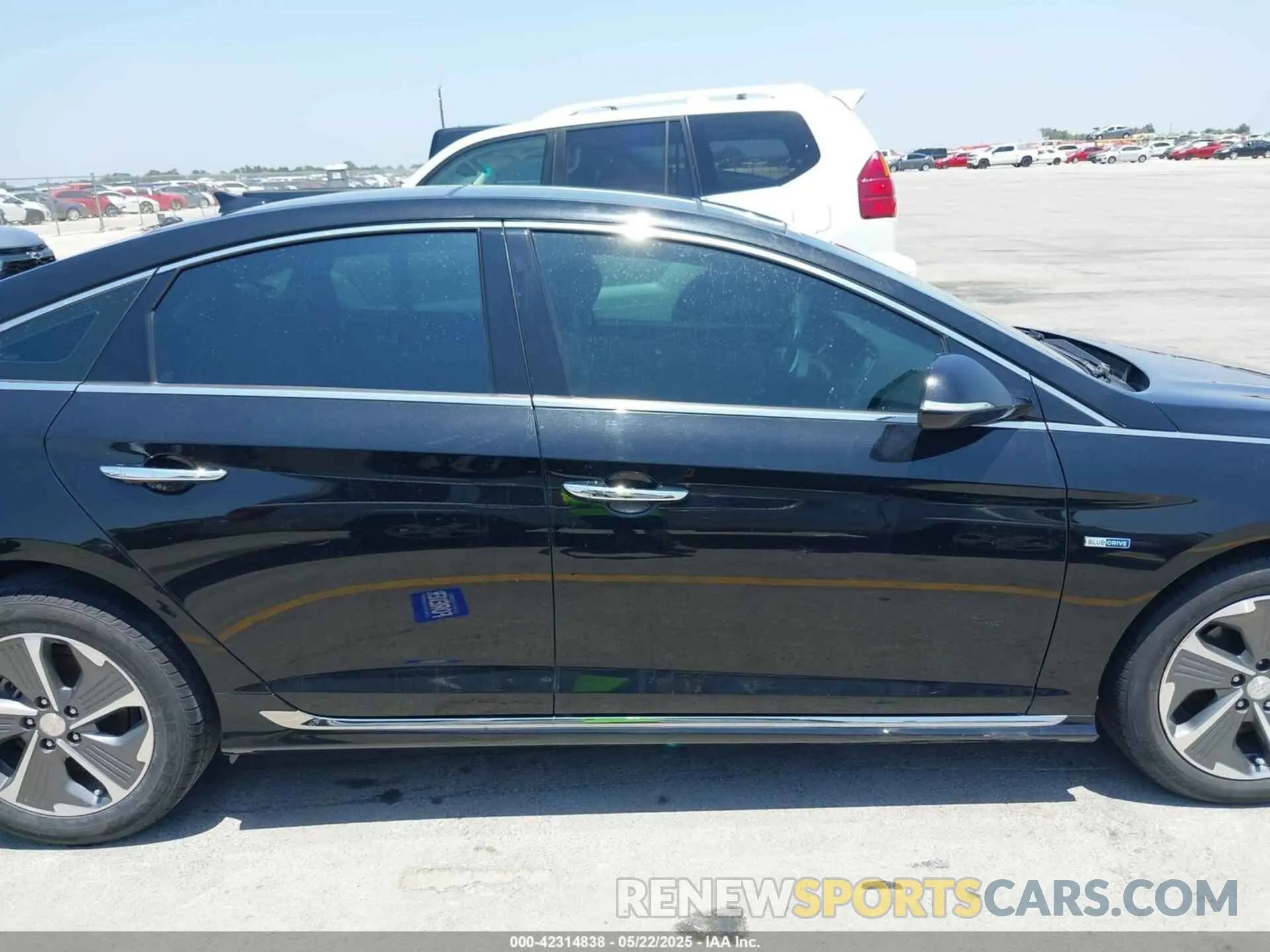 14 Photograph of a damaged car KMHE34L35KA092824 HYUNDAI SONATA HYBRID 2019