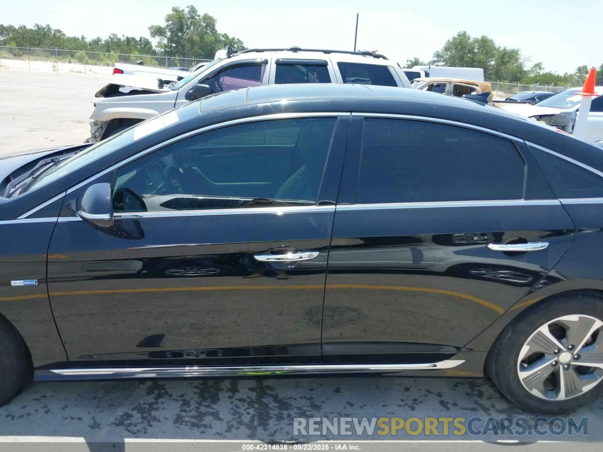 15 Photograph of a damaged car KMHE34L35KA092824 HYUNDAI SONATA HYBRID 2019