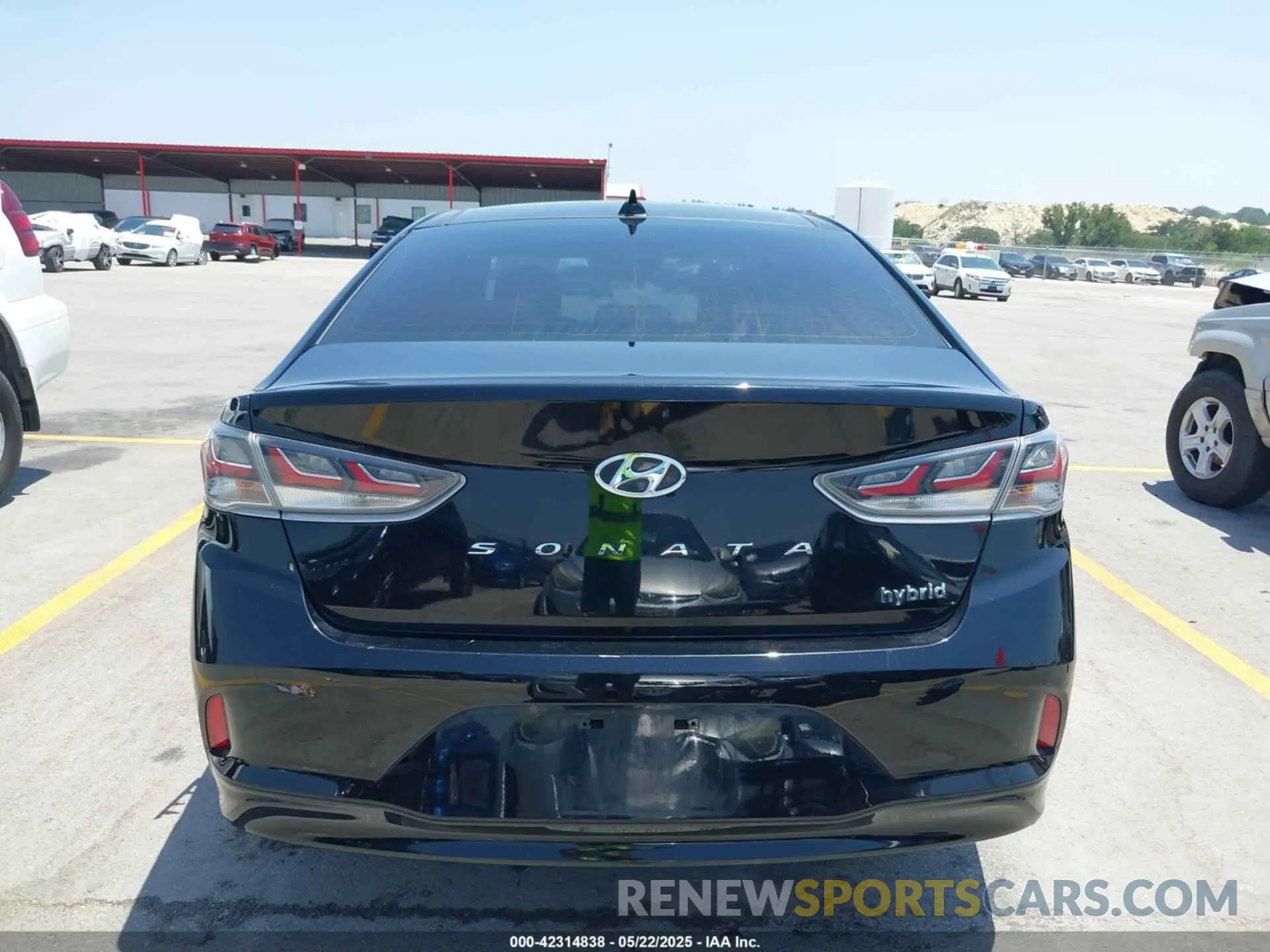 17 Photograph of a damaged car KMHE34L35KA092824 HYUNDAI SONATA HYBRID 2019