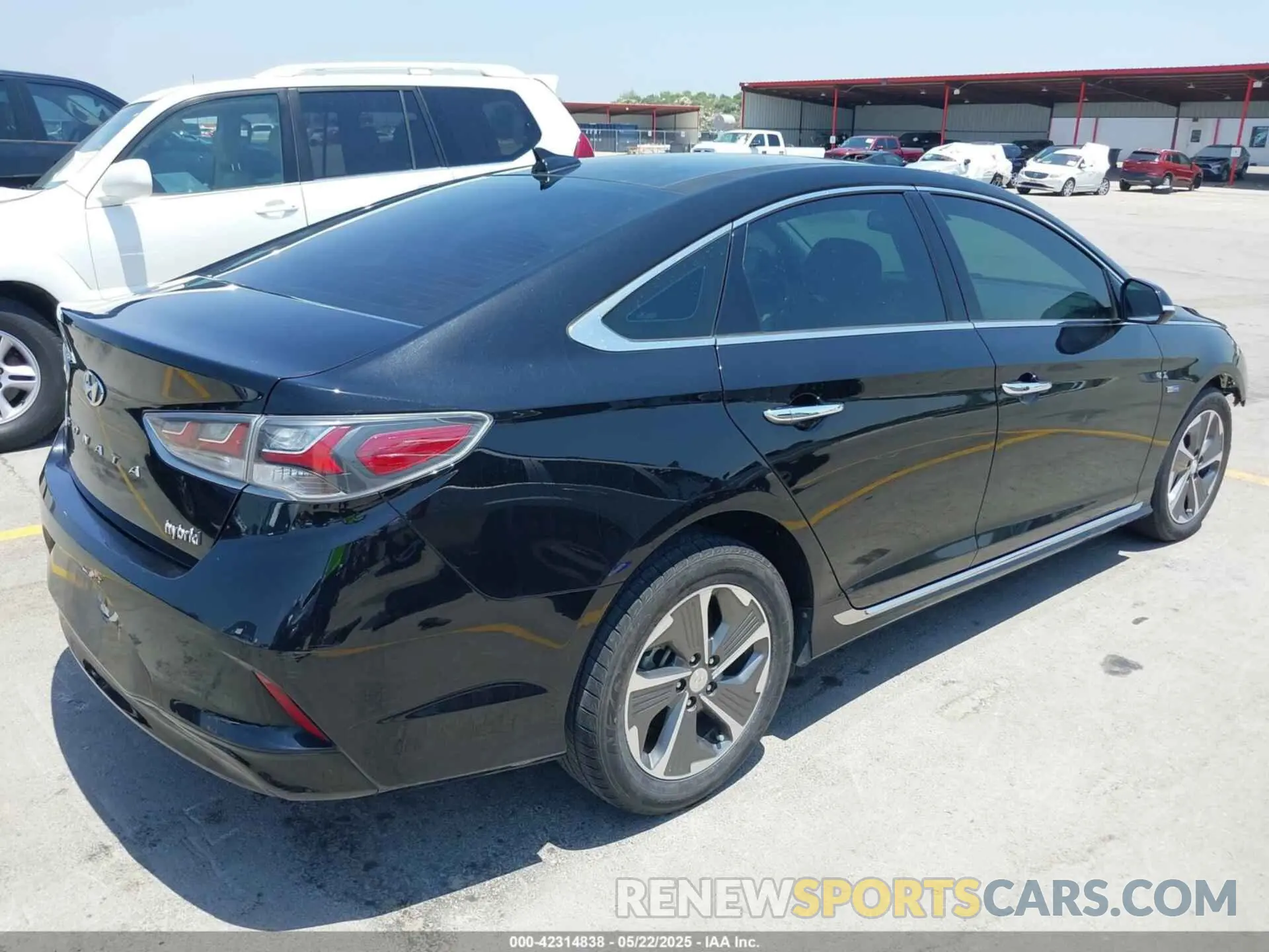 4 Photograph of a damaged car KMHE34L35KA092824 HYUNDAI SONATA HYBRID 2019
