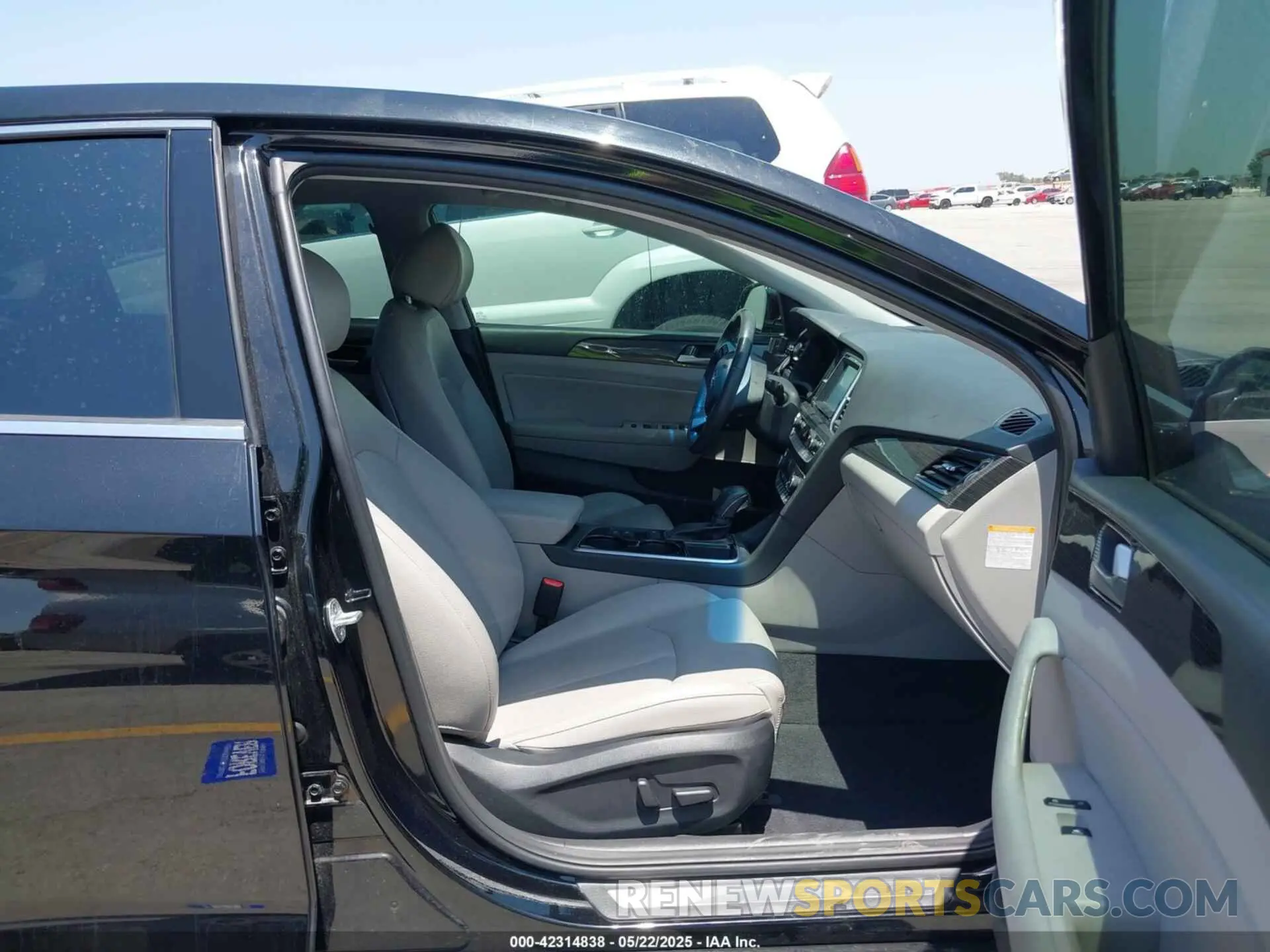 5 Photograph of a damaged car KMHE34L35KA092824 HYUNDAI SONATA HYBRID 2019