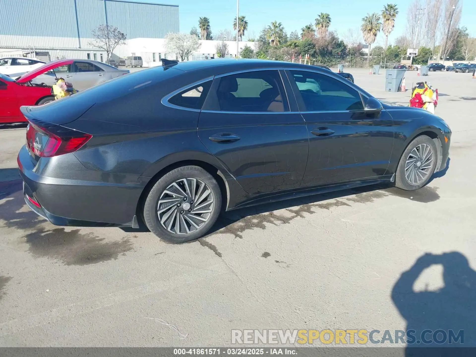 4 Photograph of a damaged car KMHL34JJ0LA011724 HYUNDAI SONATA HYBRID 2020
