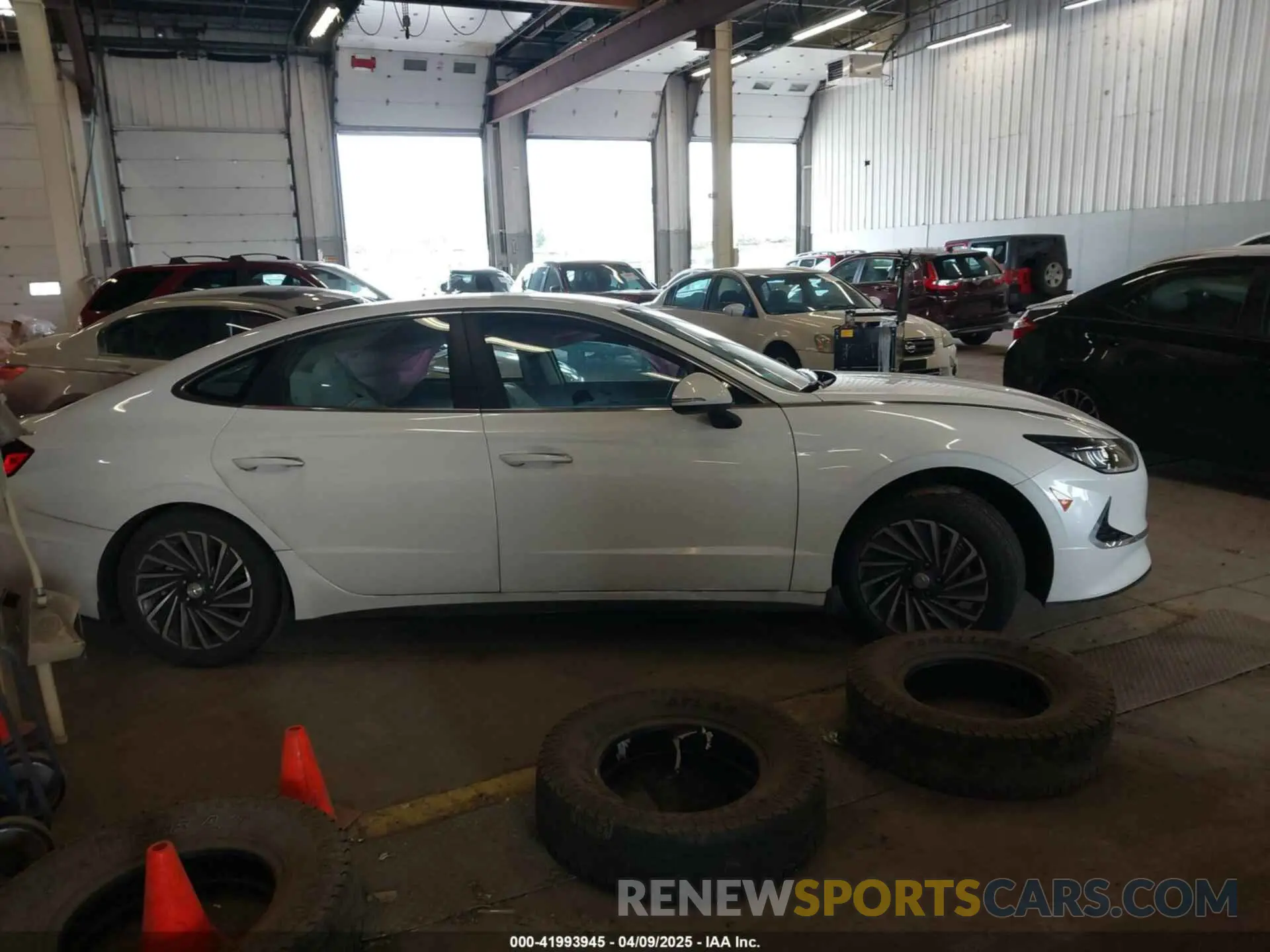 13 Photograph of a damaged car KMHL34JJ1LA015331 HYUNDAI SONATA HYBRID 2020