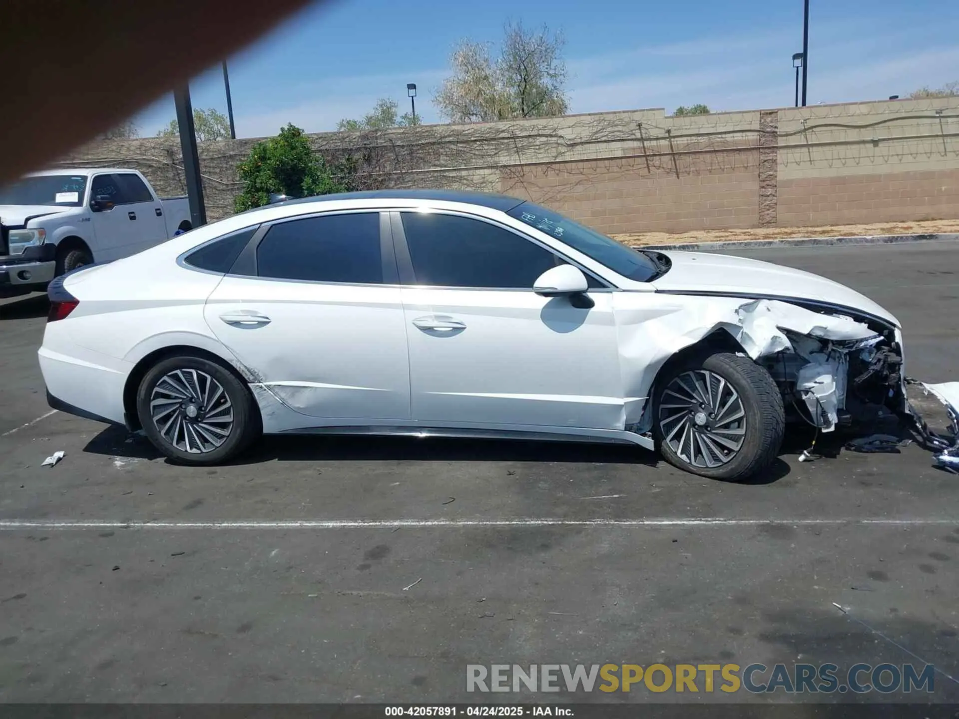 14 Photograph of a damaged car KMHL54JJ1LA012388 HYUNDAI SONATA HYBRID 2020