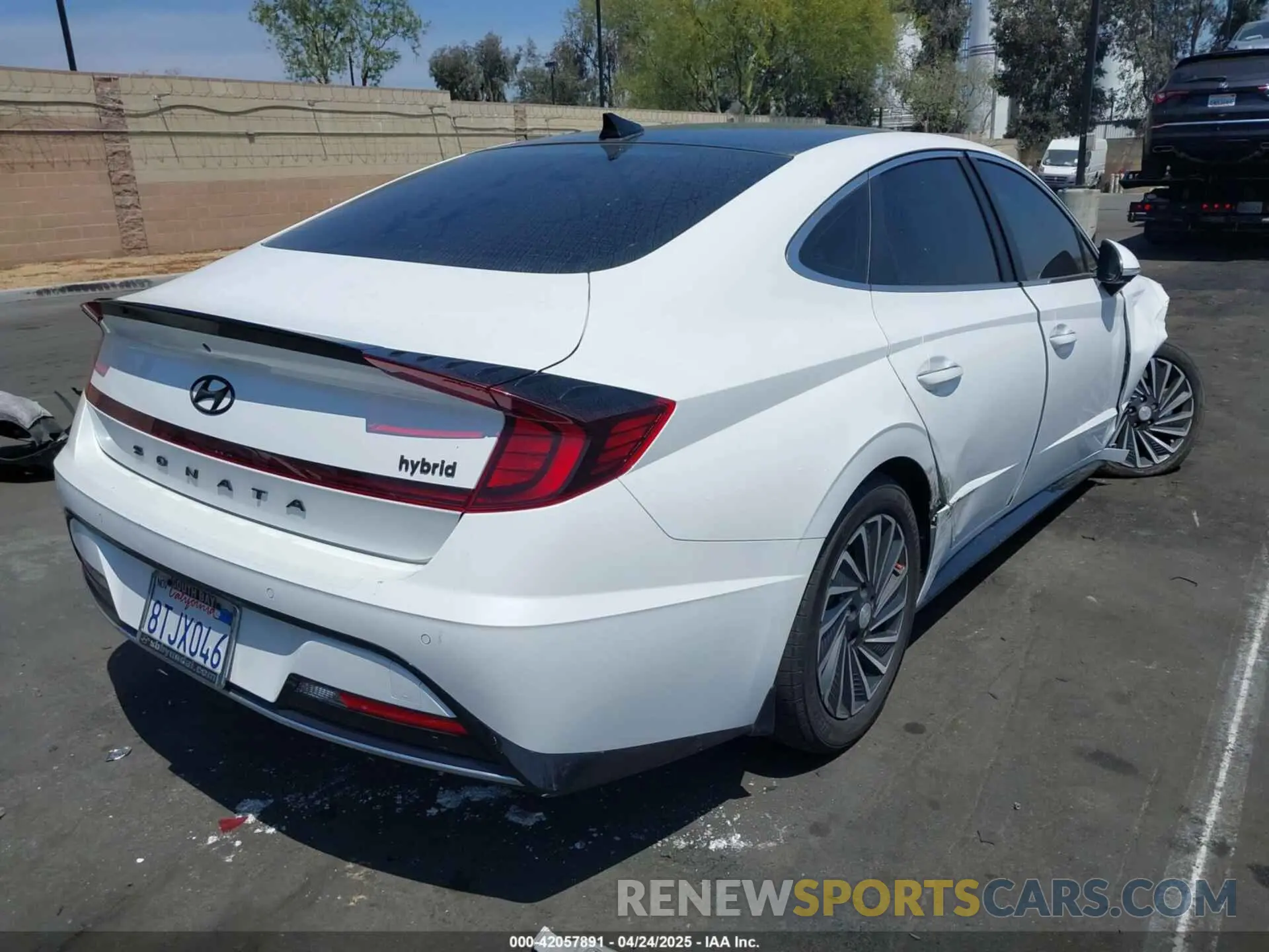 4 Photograph of a damaged car KMHL54JJ1LA012388 HYUNDAI SONATA HYBRID 2020