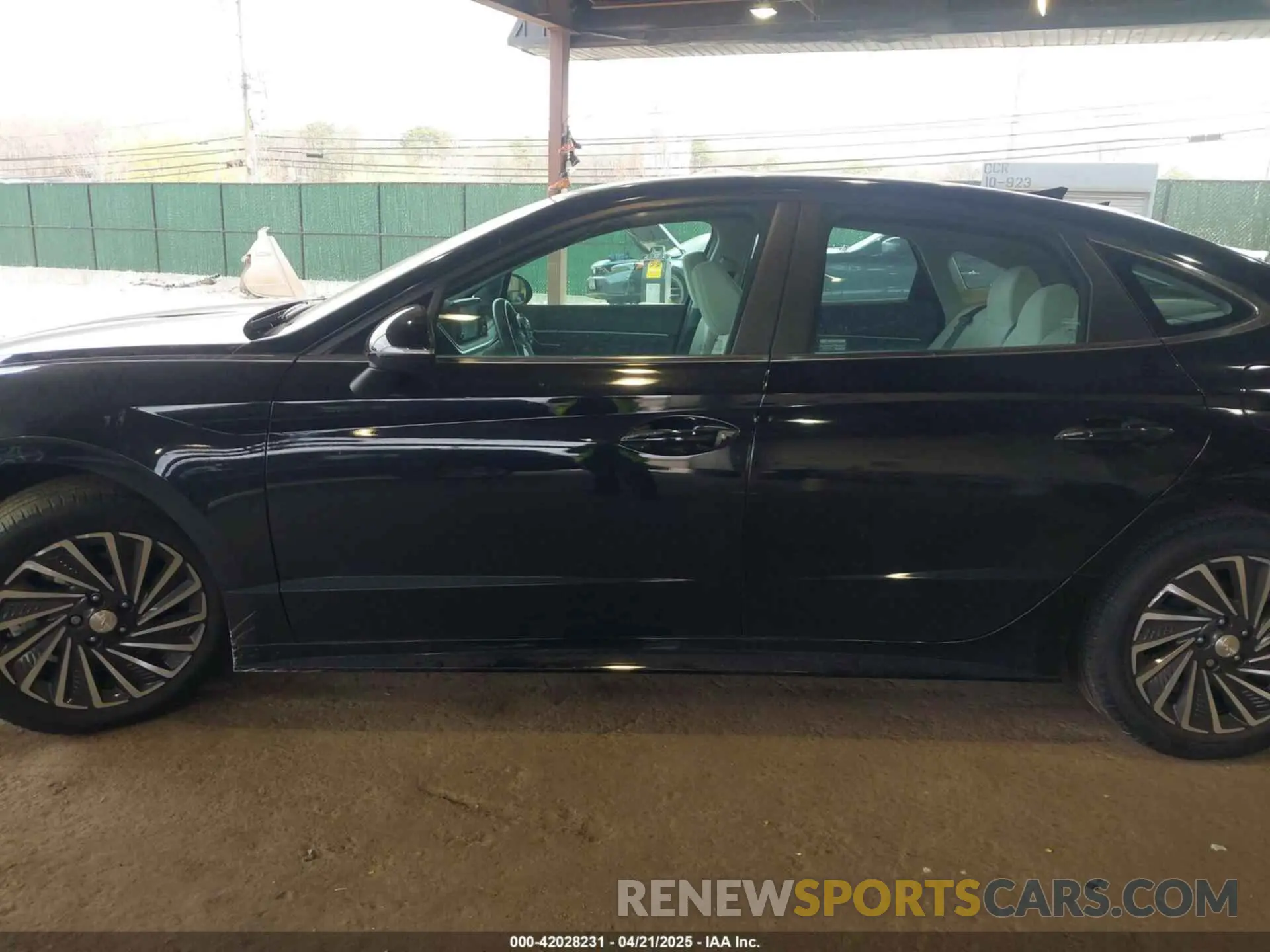 14 Photograph of a damaged car KMHL34JJ7NA042875 HYUNDAI SONATA HYBRID 2022