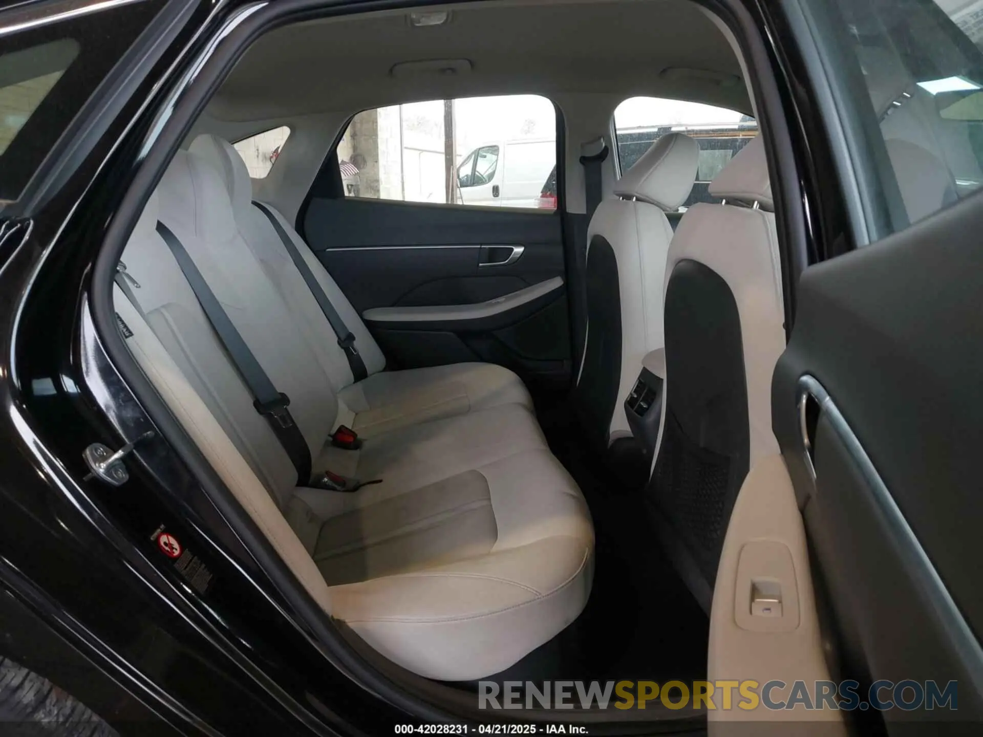 8 Photograph of a damaged car KMHL34JJ7NA042875 HYUNDAI SONATA HYBRID 2022
