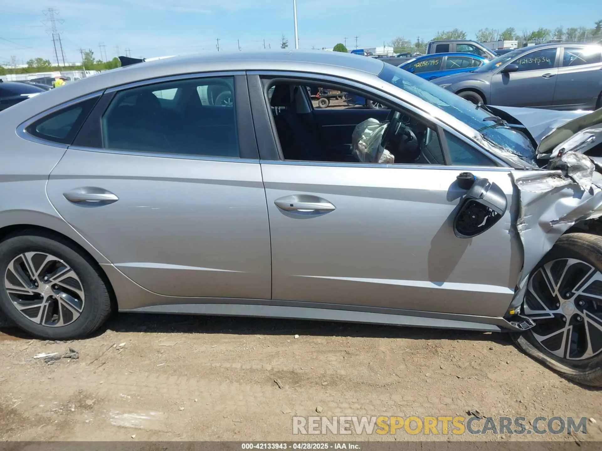 13 Photograph of a damaged car KMHL24JJ6PA060242 HYUNDAI SONATA HYBRID 2023