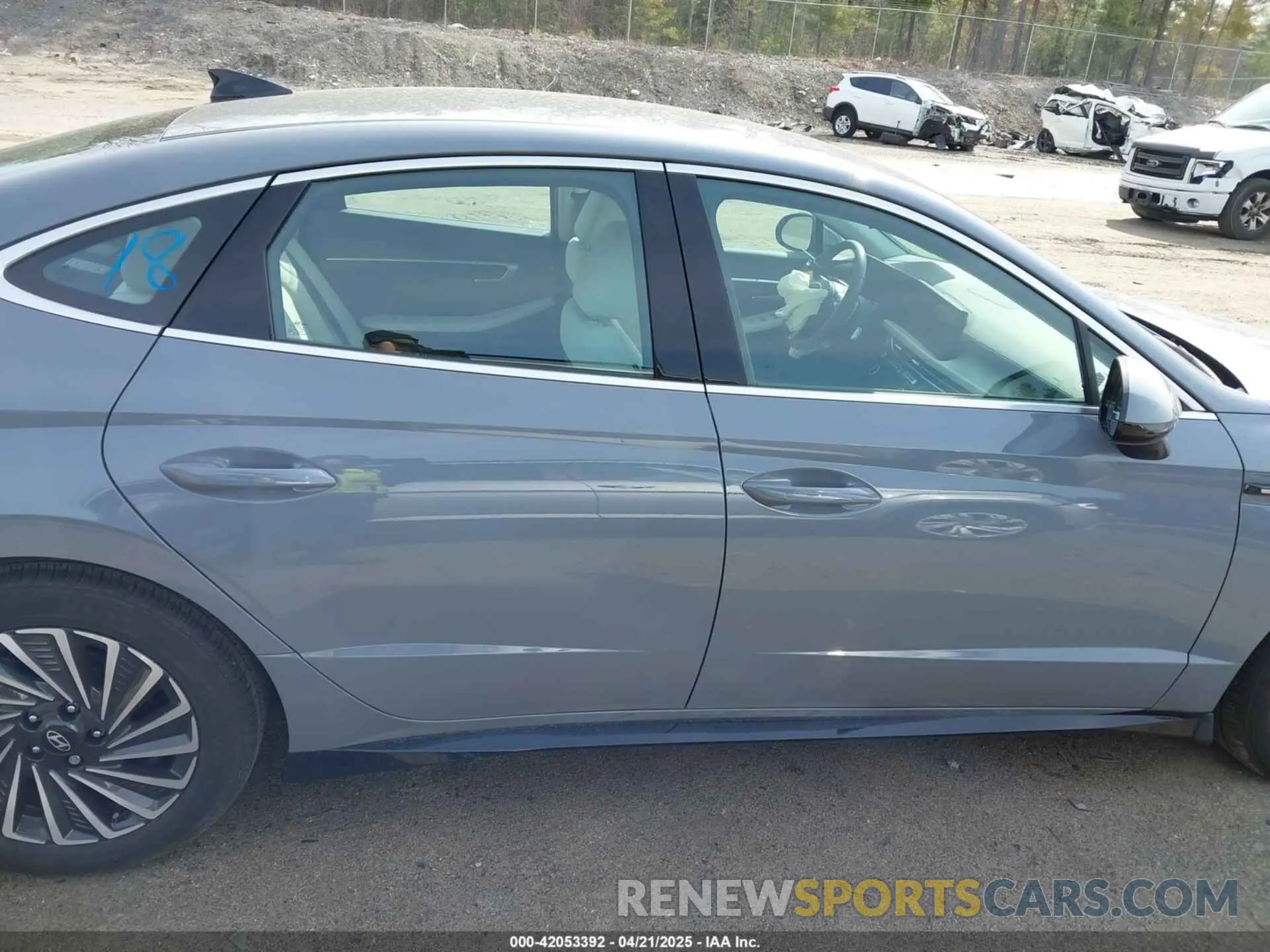 14 Photograph of a damaged car KMHL34JJ1RA100694 HYUNDAI SONATA HYBRID 2024