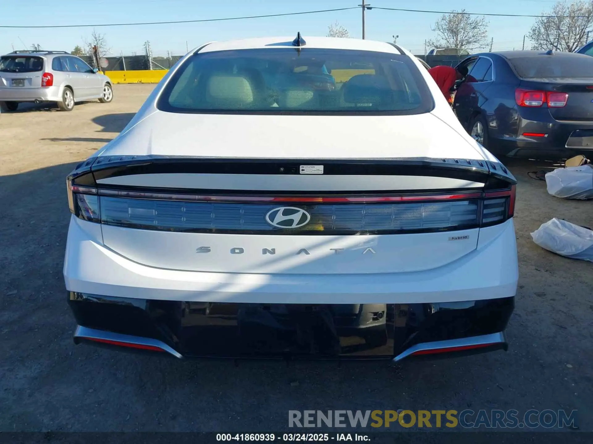 17 Photograph of a damaged car KMHL34JJ2RA086417 HYUNDAI SONATA HYBRID 2024