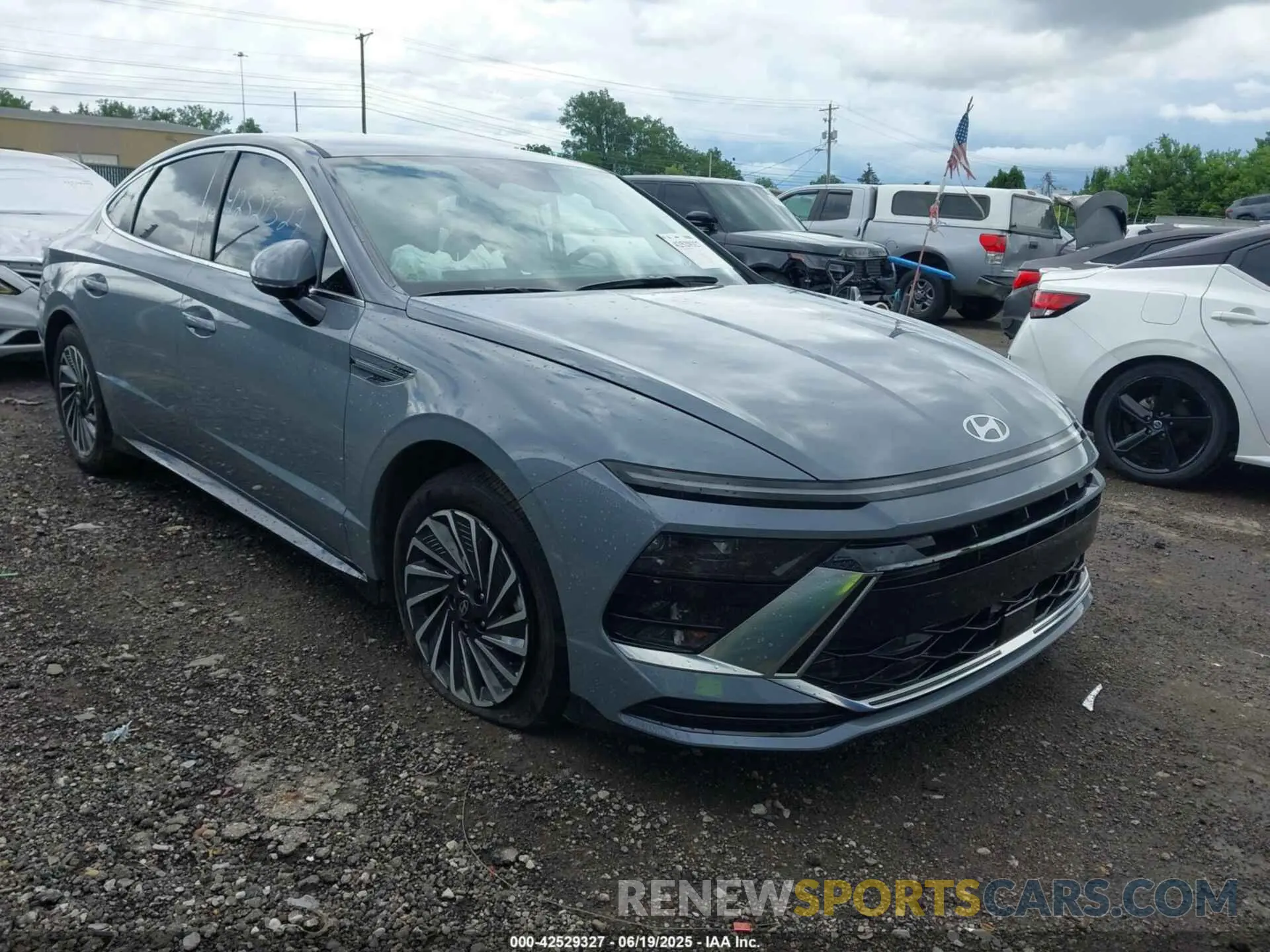 1 Photograph of a damaged car KMHL34JJ3RA101331 HYUNDAI SONATA HYBRID 2024