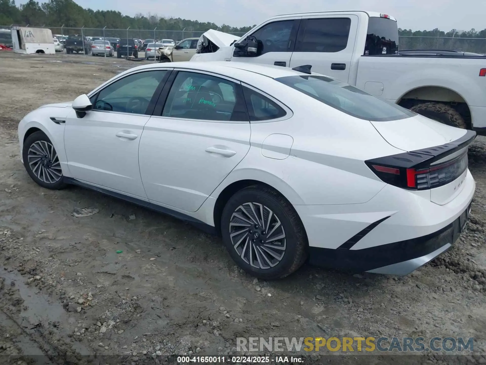 3 Photograph of a damaged car KMHL34JJXRA092529 HYUNDAI SONATA HYBRID 2024