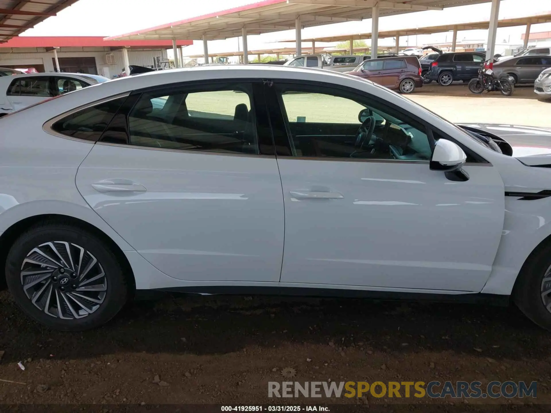 12 Photograph of a damaged car KMHL34JJ0SA108999 HYUNDAI SONATA HYBRID 2025