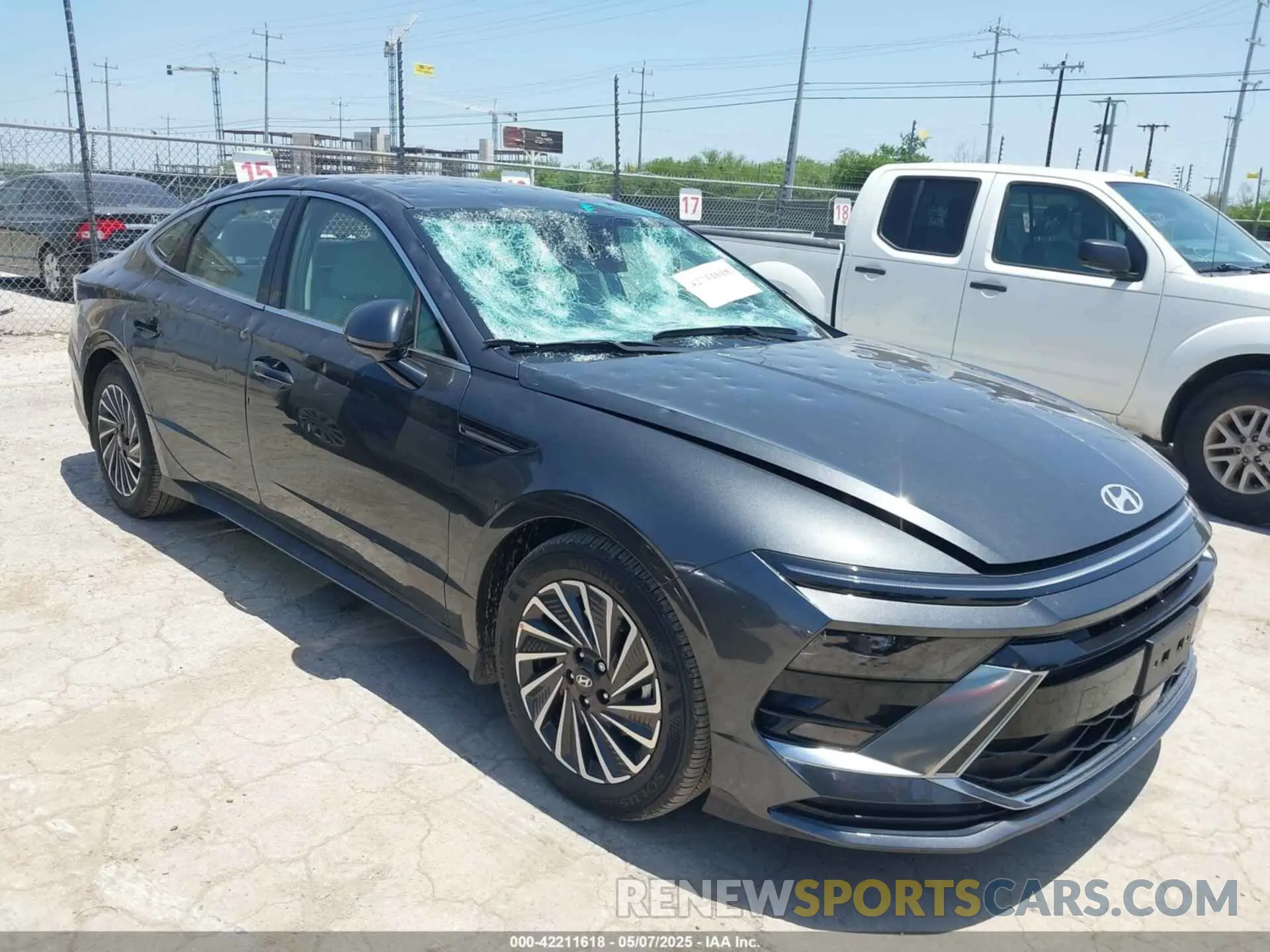 1 Photograph of a damaged car KMHL34JJ1SA117193 HYUNDAI SONATA HYBRID 2025