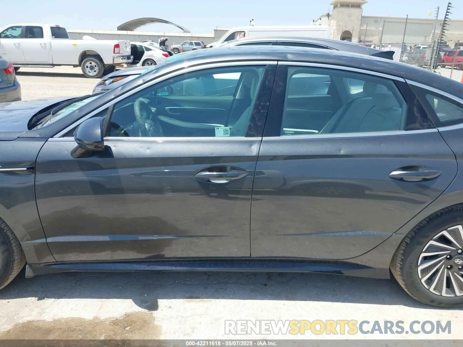 14 Photograph of a damaged car KMHL34JJ1SA117193 HYUNDAI SONATA HYBRID 2025
