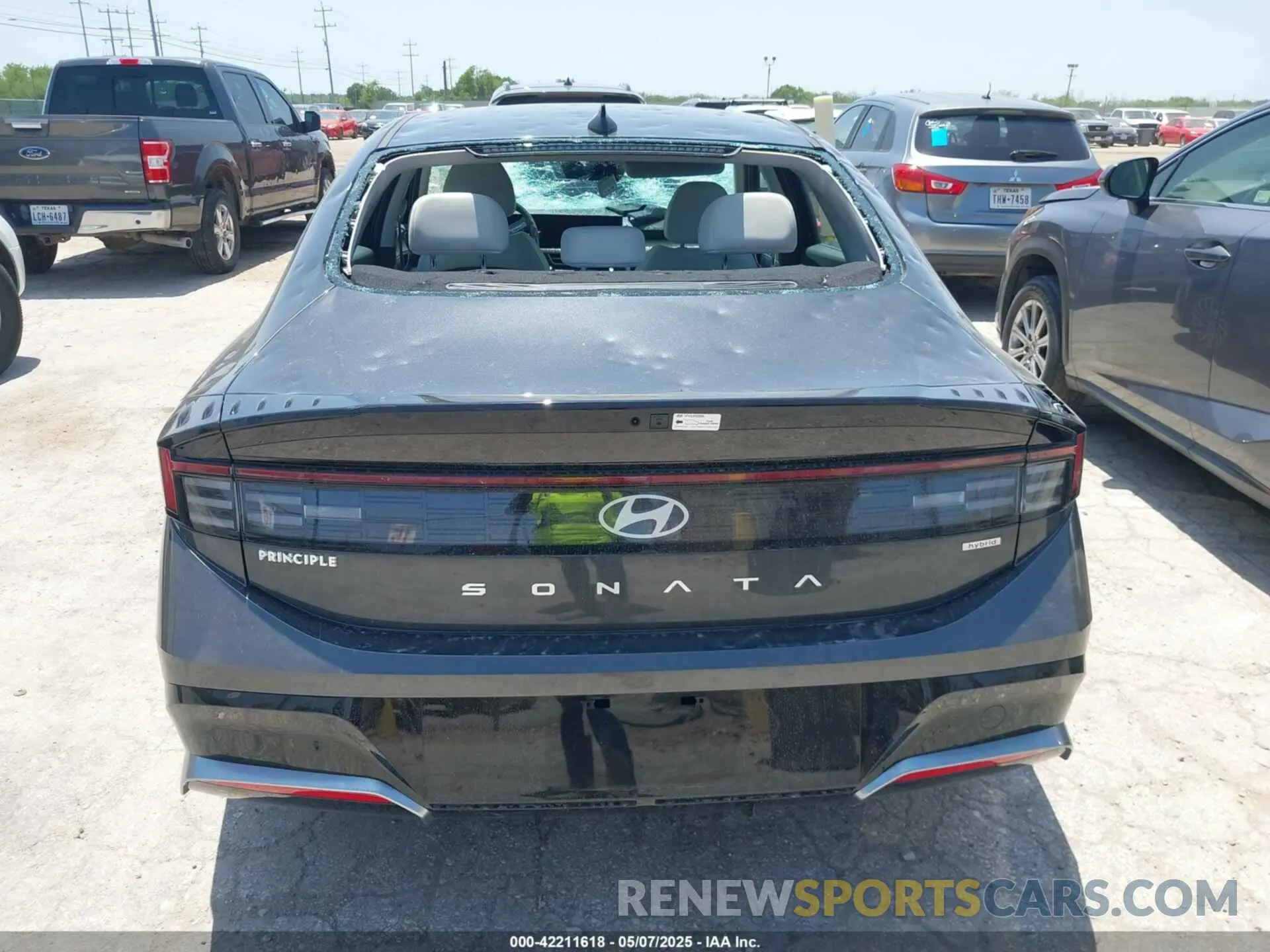 16 Photograph of a damaged car KMHL34JJ1SA117193 HYUNDAI SONATA HYBRID 2025
