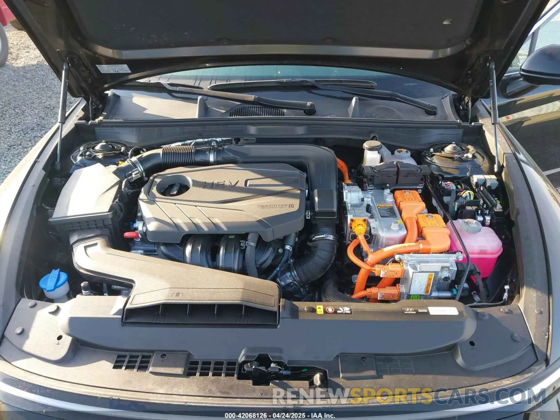 10 Photograph of a damaged car KMHL34JJ7SA110443 HYUNDAI SONATA HYBRID 2025